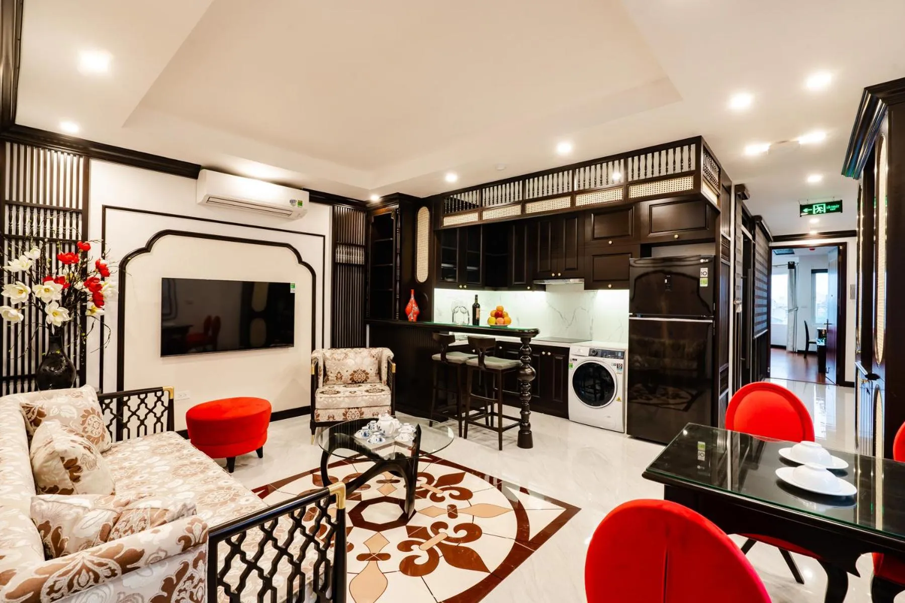 TV and multimedia in Wild Lotus Hotel Apartment 2