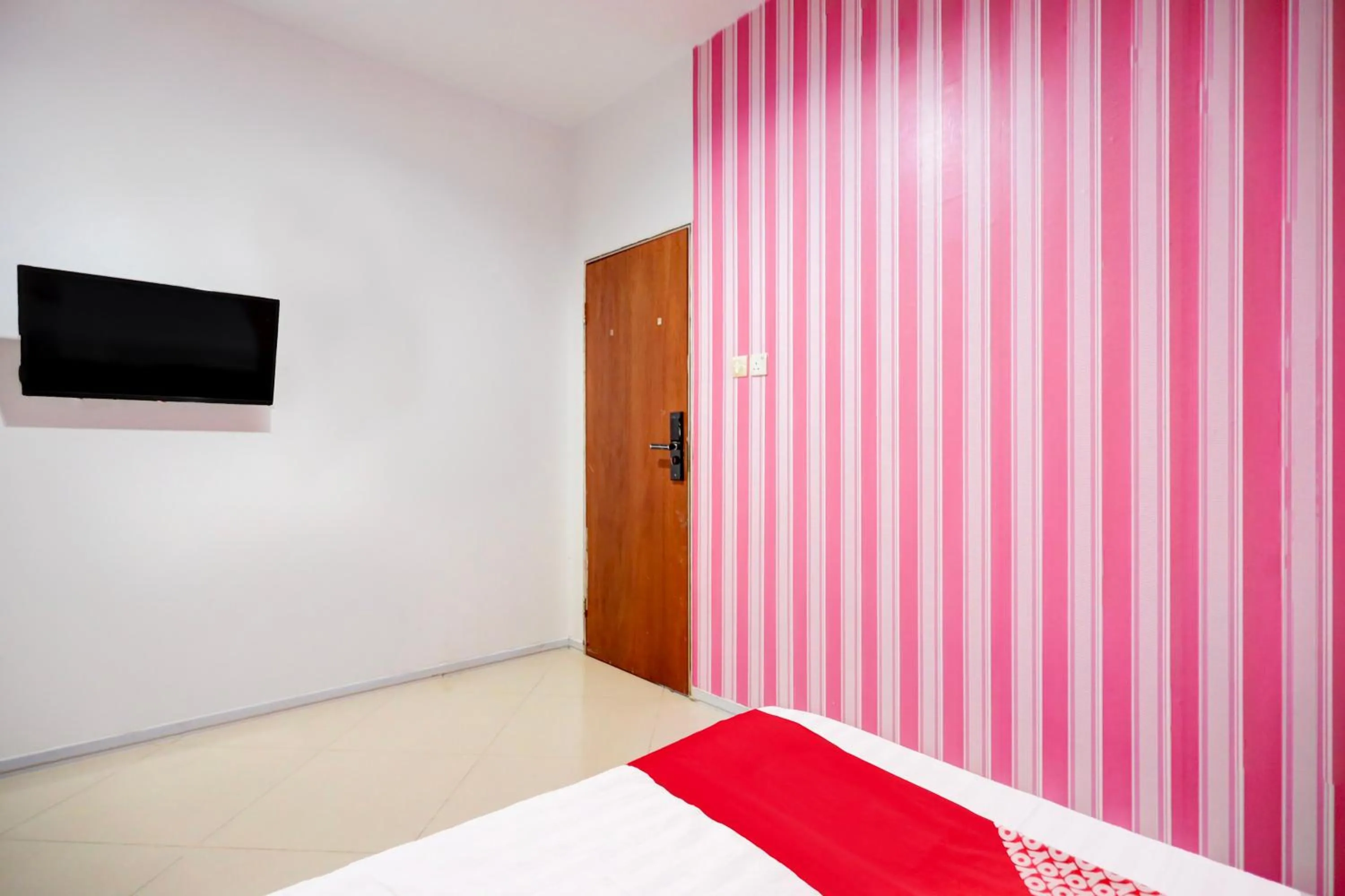 Bedroom, Bed in Hotel O Happy 777