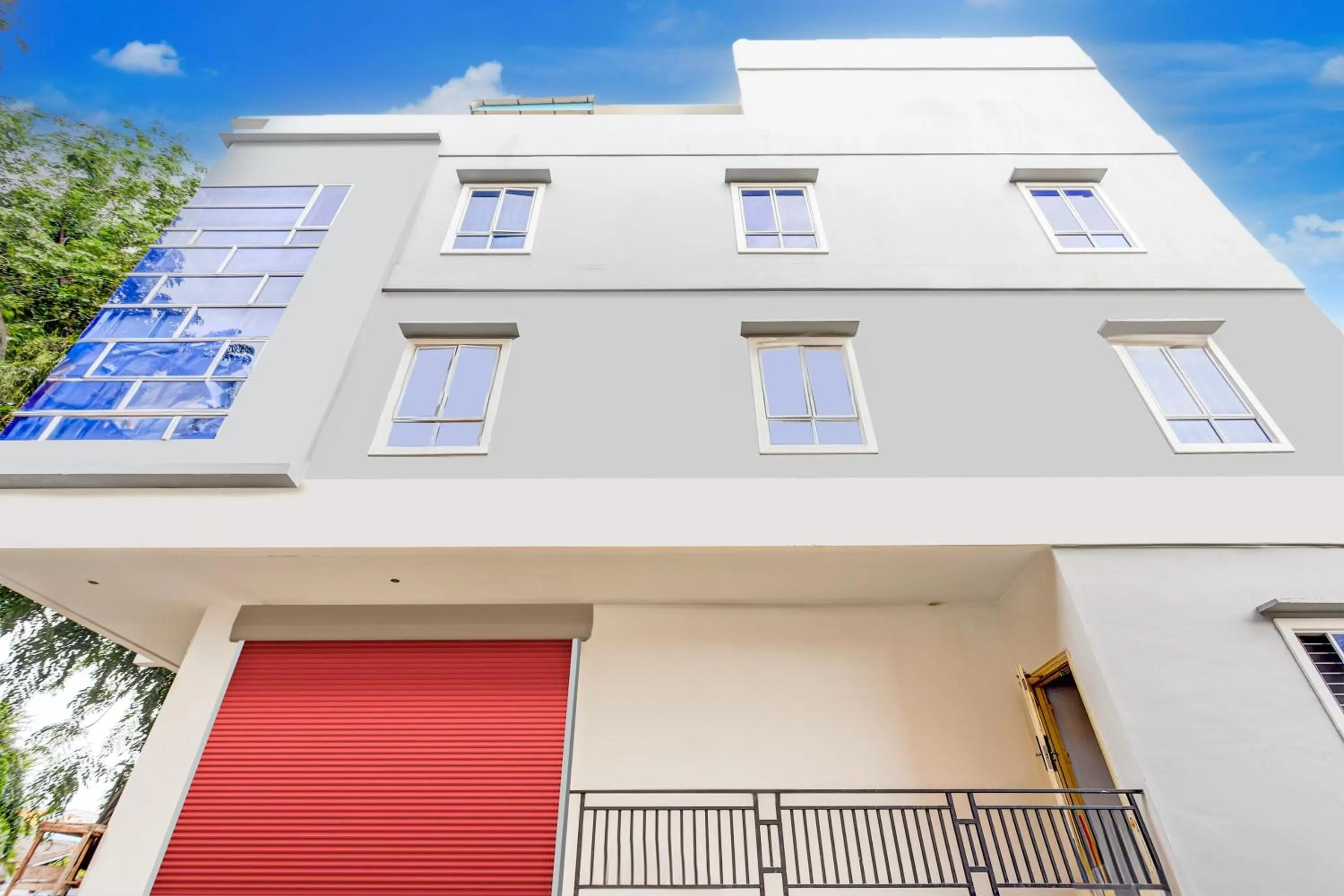 Facade/entrance in Hotel O Happy 777