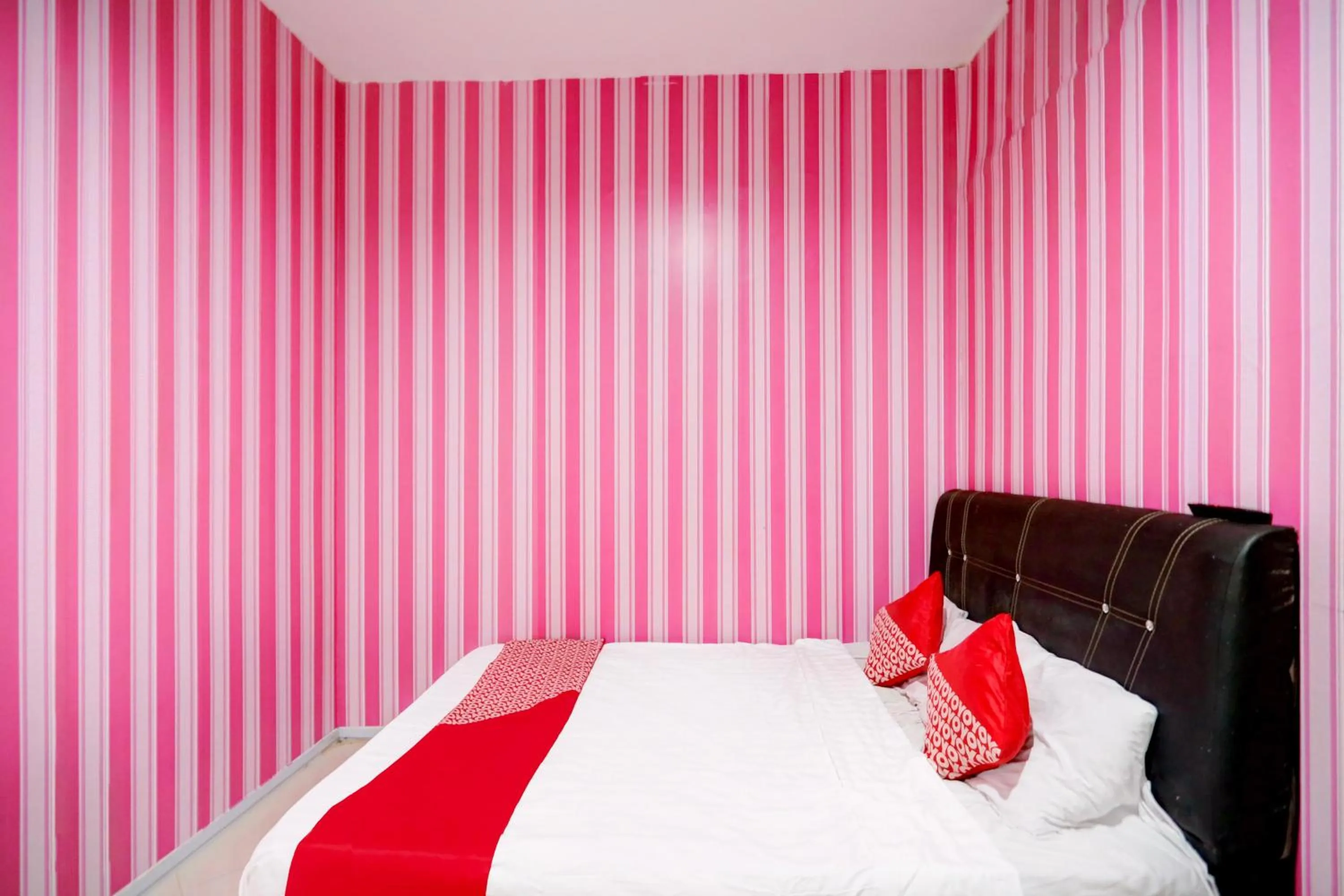 Bedroom, Bed in Hotel O Happy 777