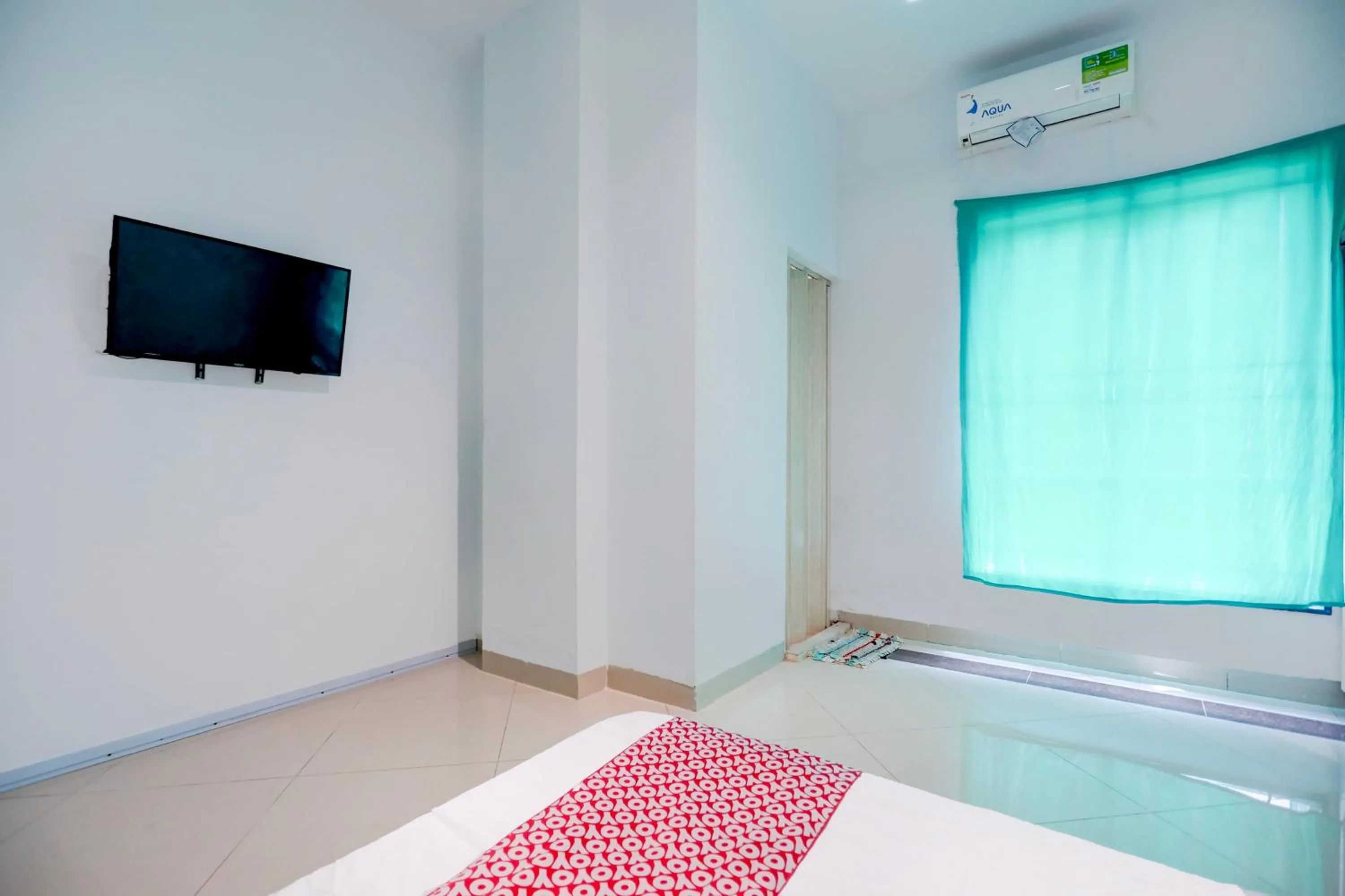 Bedroom, Bed in Hotel O Happy 777