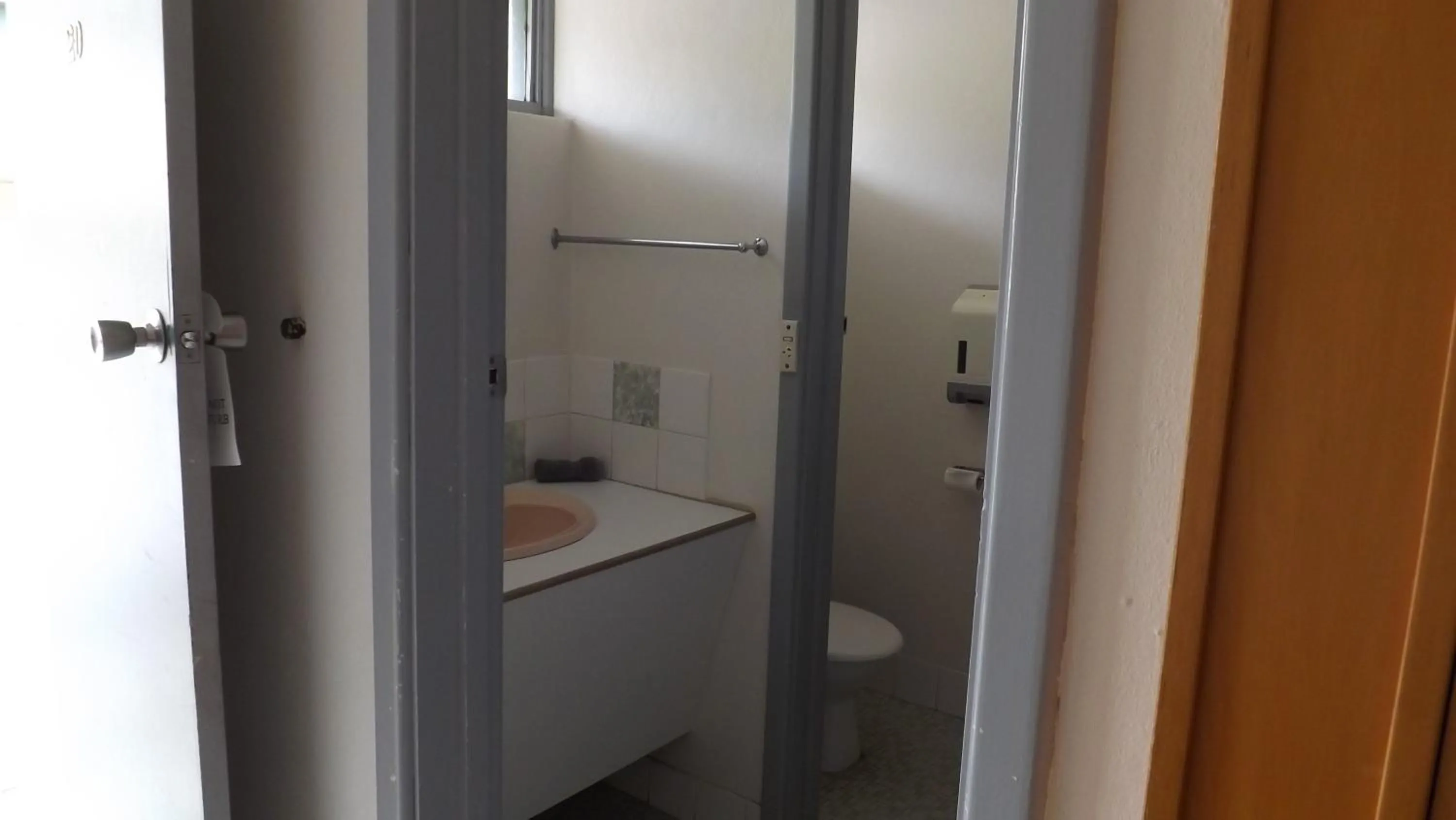 Bathroom in Collie Motel