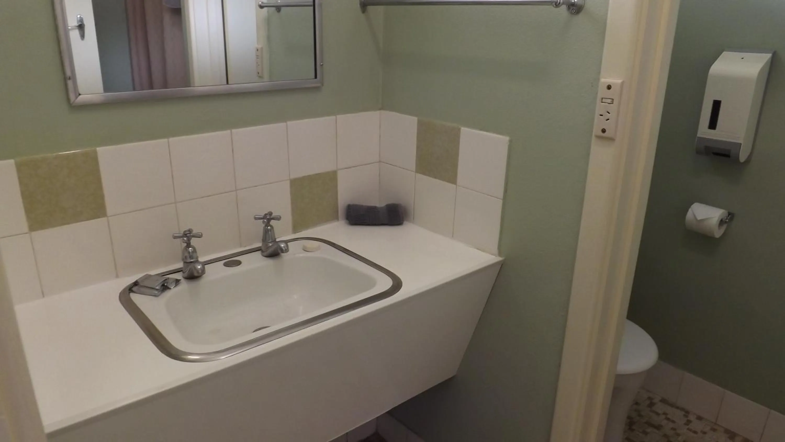 Bathroom in Collie Motel