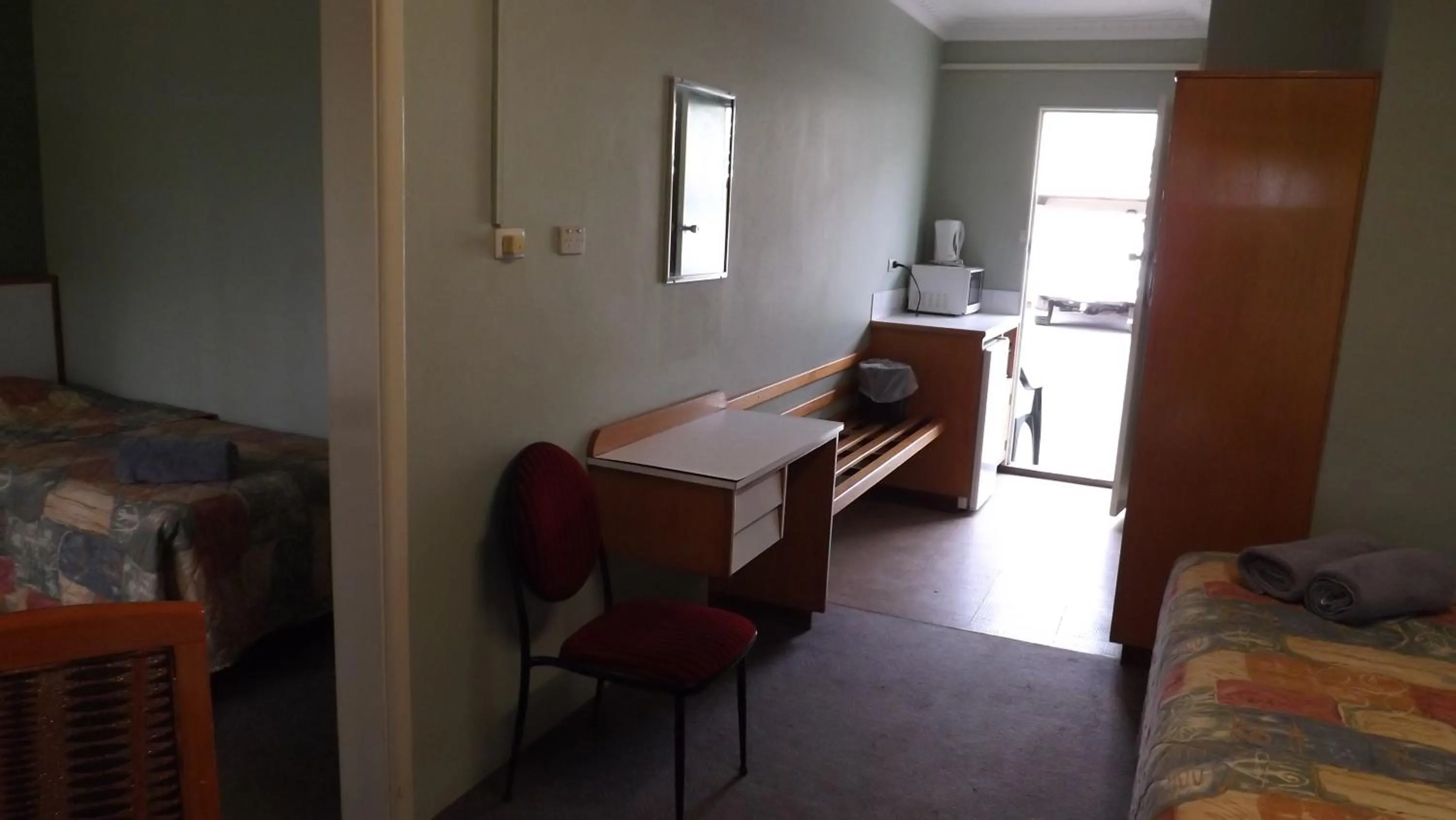 Photo of the whole room, Bed in Collie Motel
