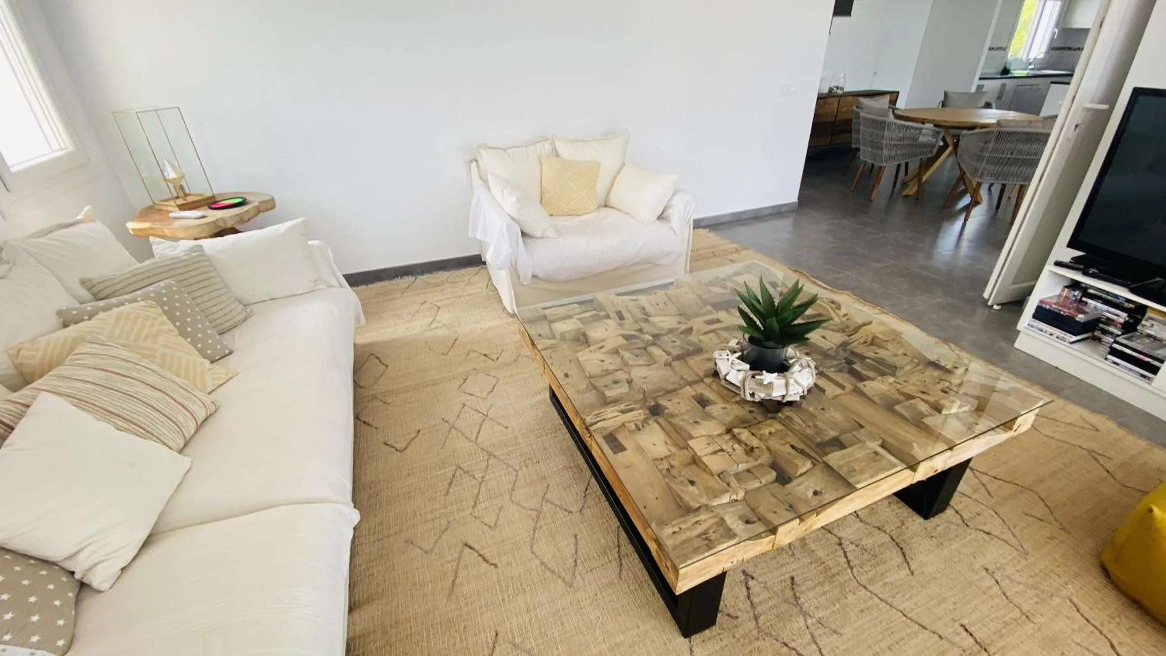 Communal lounge/ TV room in Villa ECLIPSE