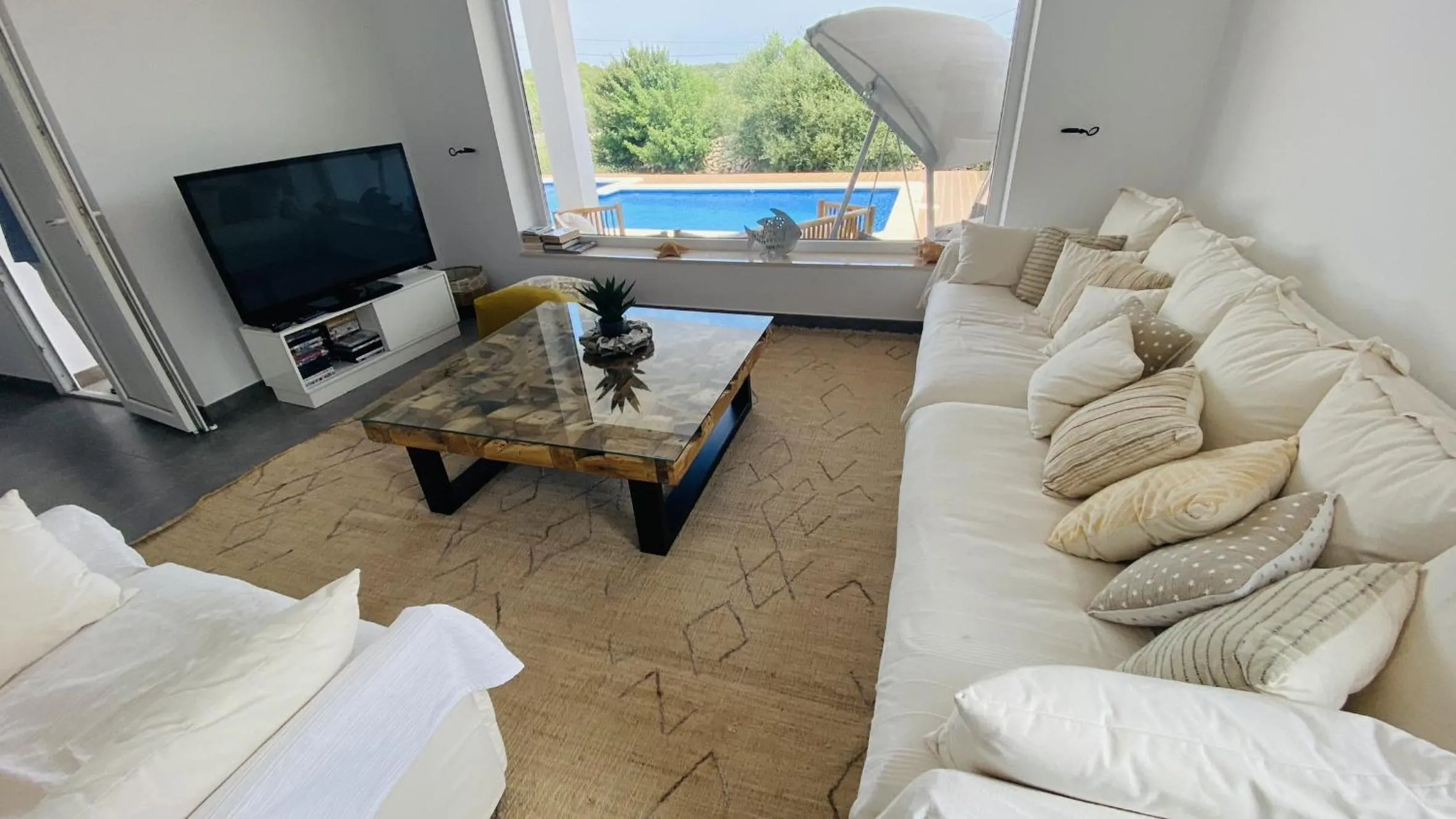 Communal lounge/ TV room in Villa ECLIPSE