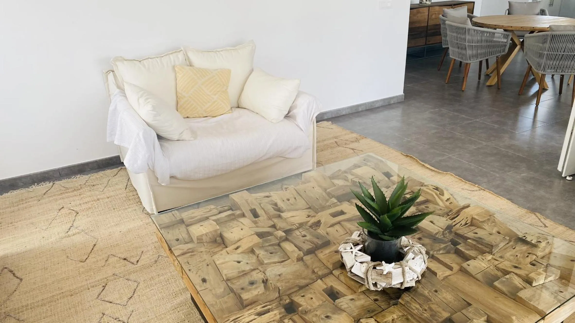 Communal lounge/ TV room in Villa ECLIPSE
