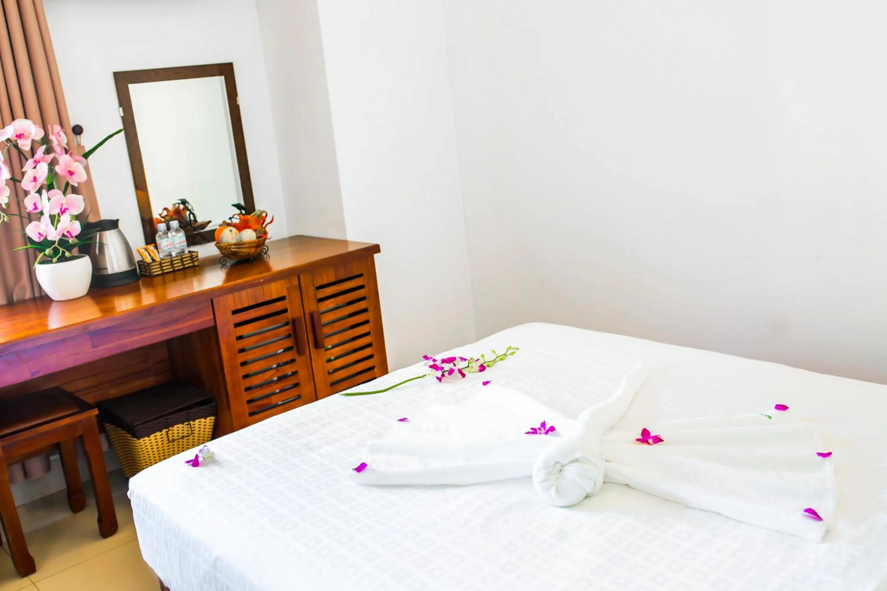 Bedroom, Bed in Kiên Cường 2 Hotel