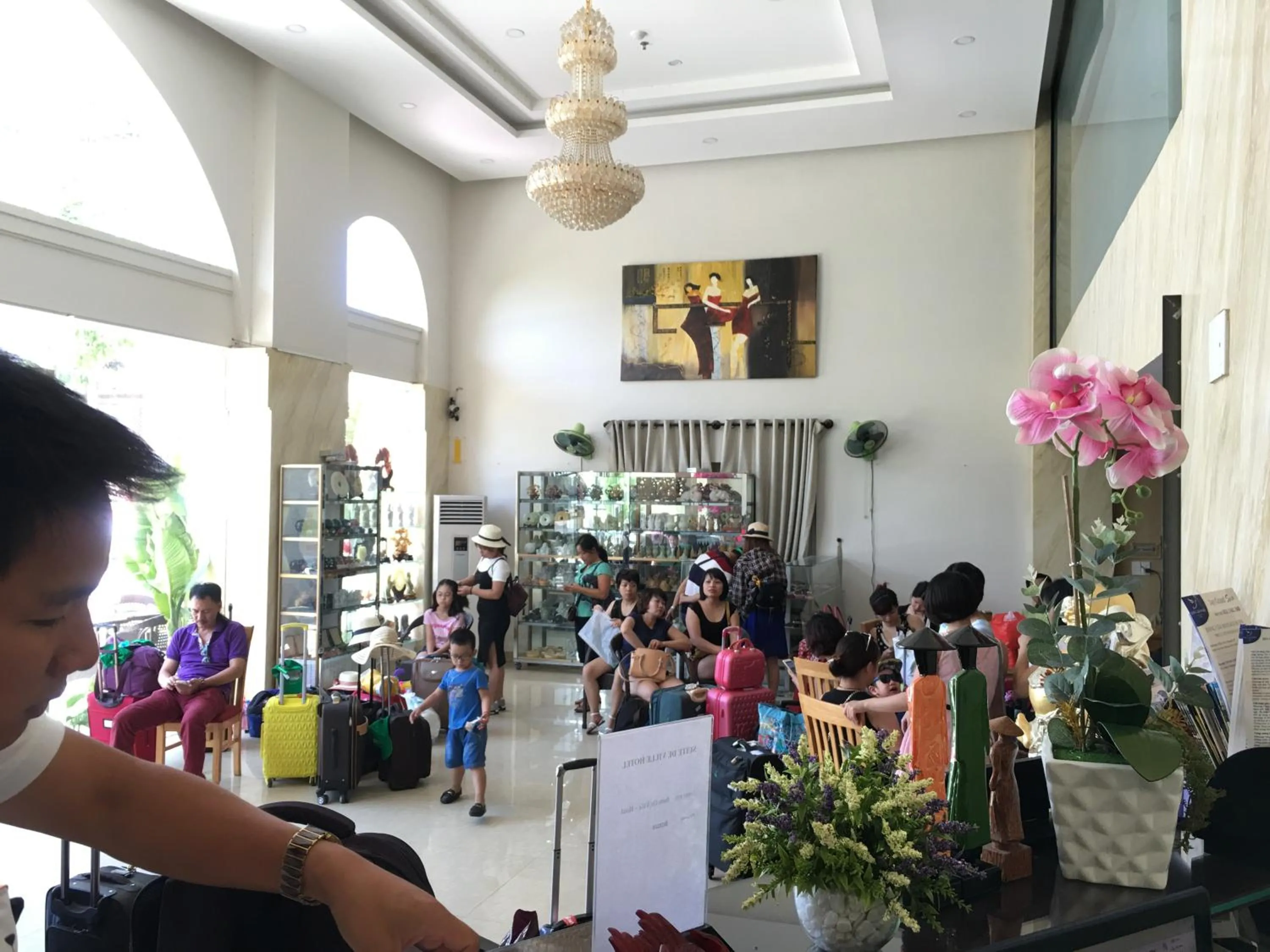 Communal lounge/ TV room in Kiên Cường 2 Hotel