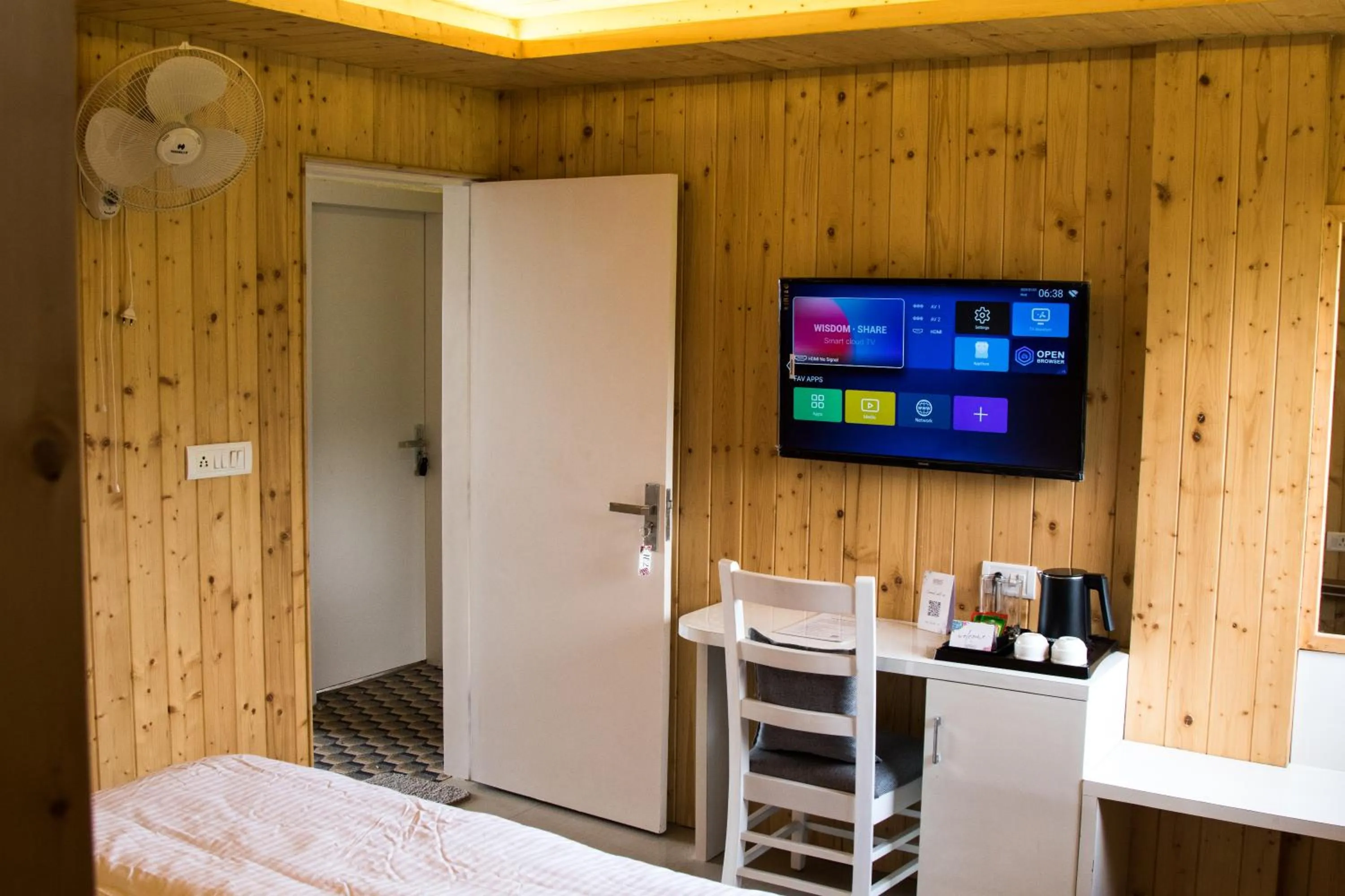 TV and multimedia in Kaffberry Cafe & Homestays