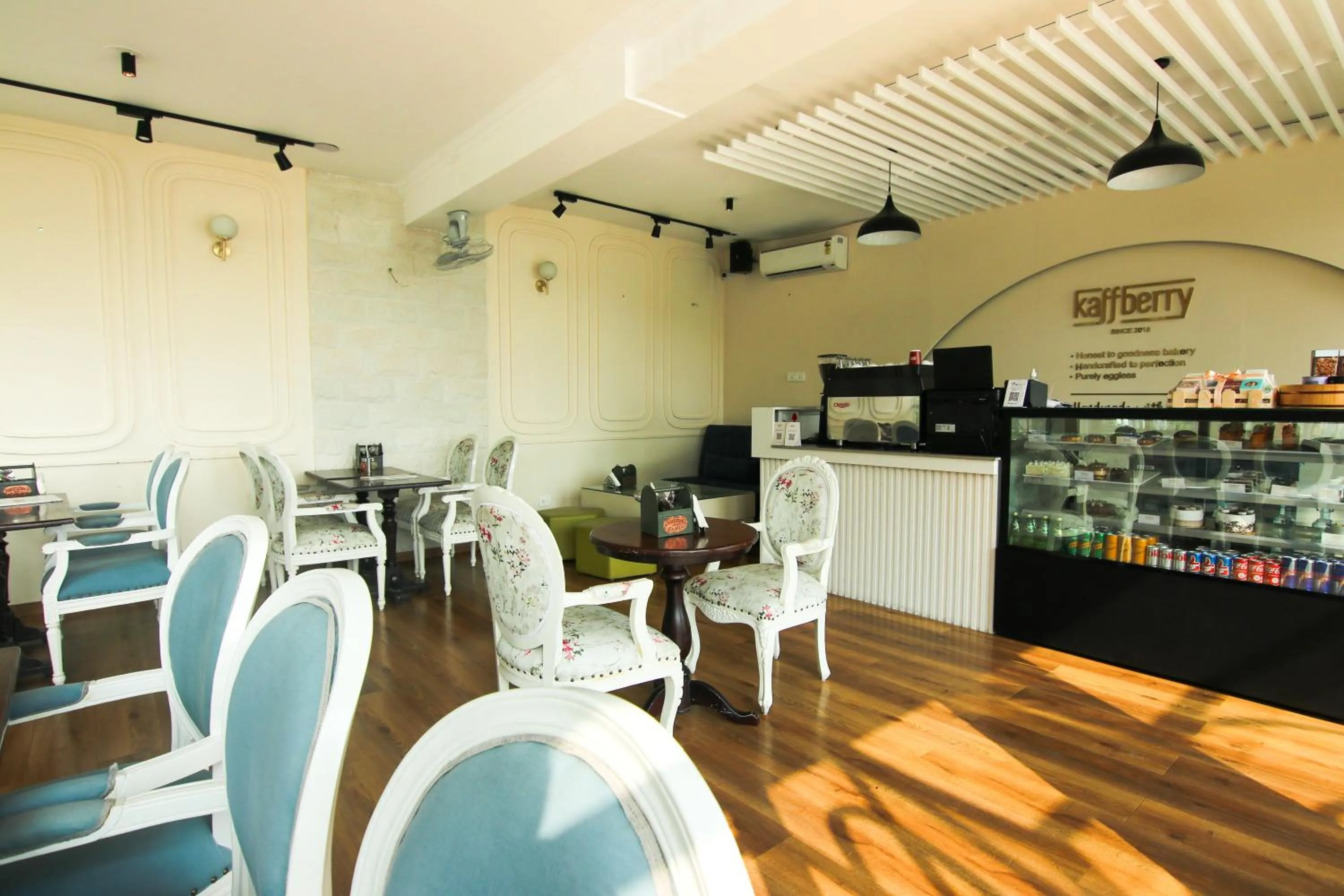 Restaurant/places to eat in Kaffberry Cafe & Homestays