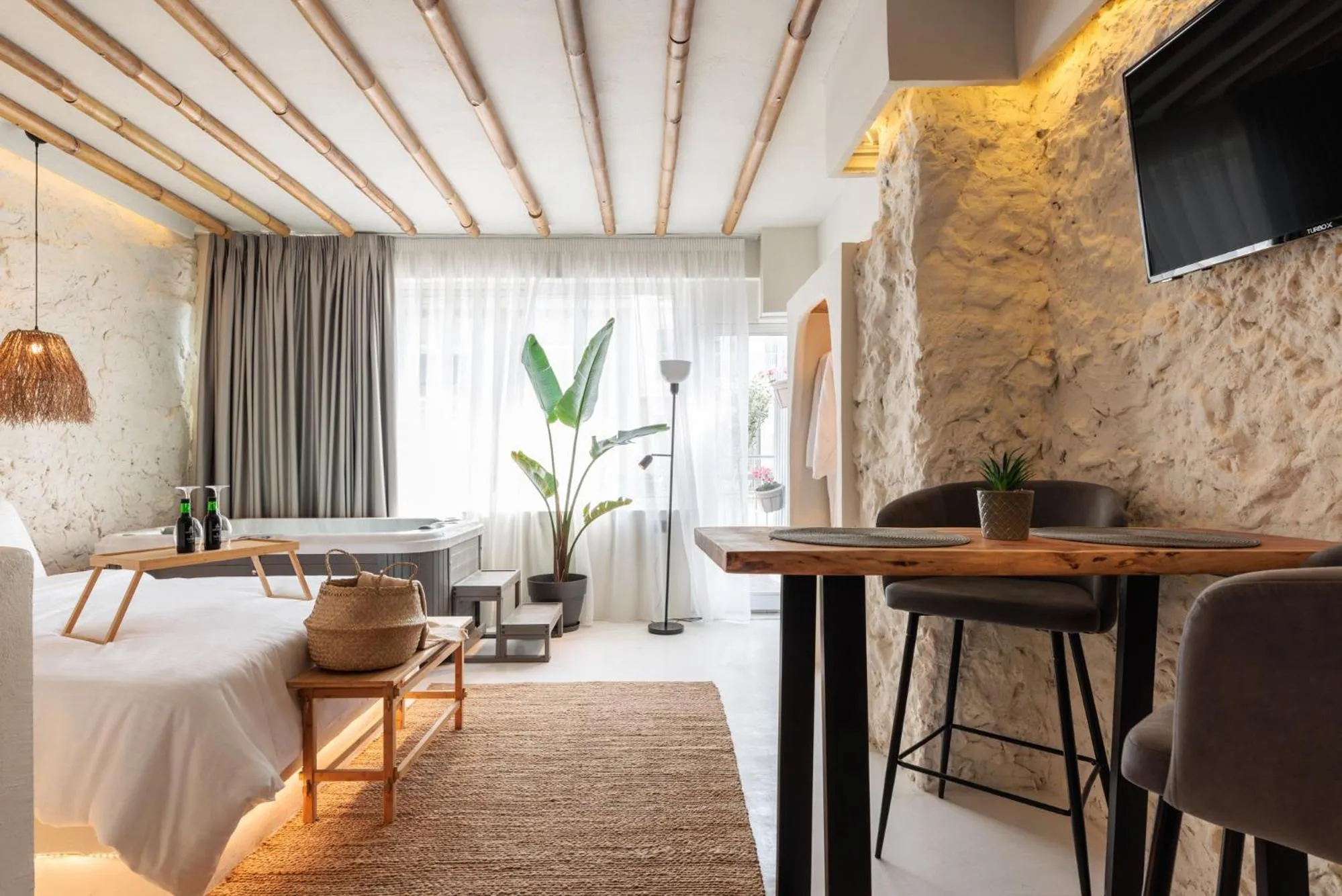 Communal lounge/ TV room in Marabou Unique Stay