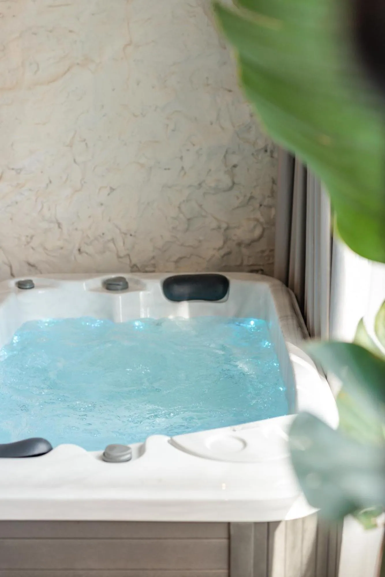 Hot Tub in Marabou Unique Stay