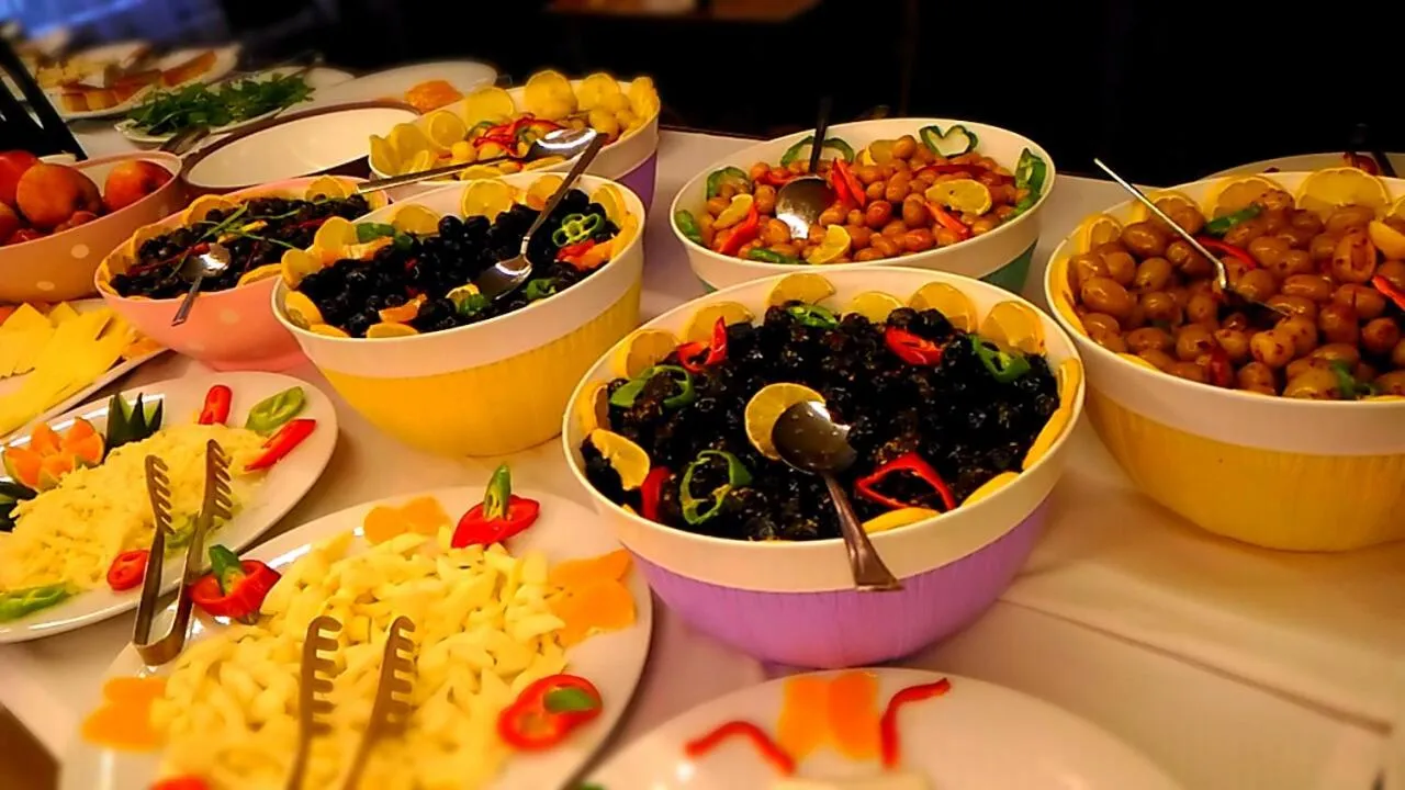 Buffet breakfast in SARR TAC MAHAL HOTEl