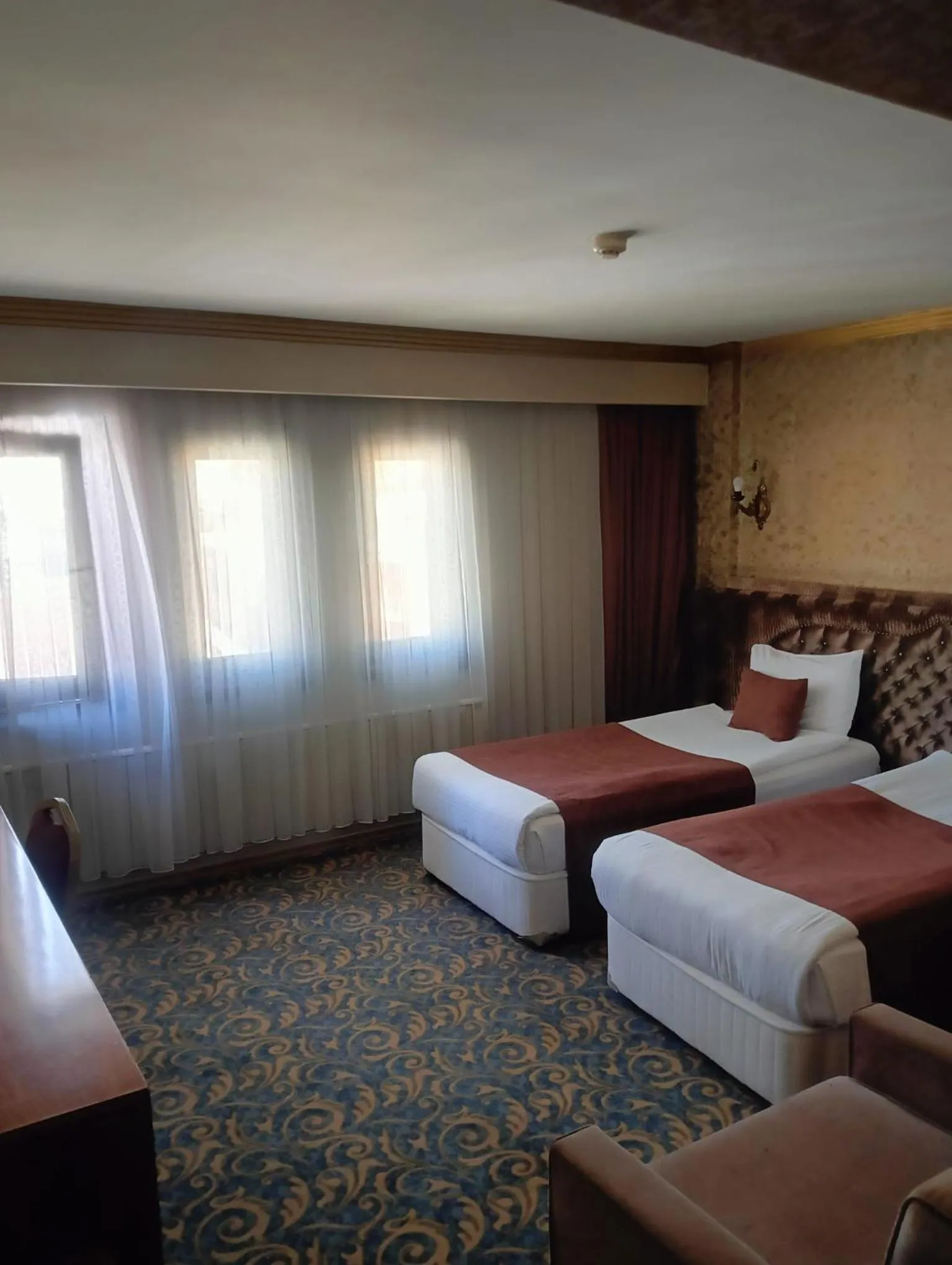 Bed in SARR TAC MAHAL HOTEl