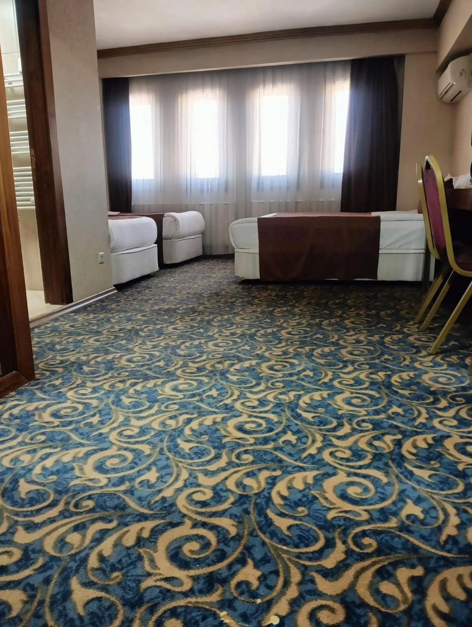 SARR TAC MAHAL HOTEl