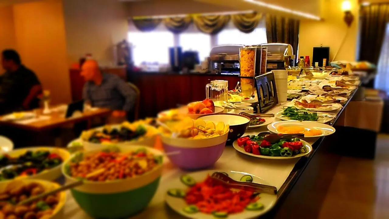 Buffet breakfast in SARR TAC MAHAL HOTEl