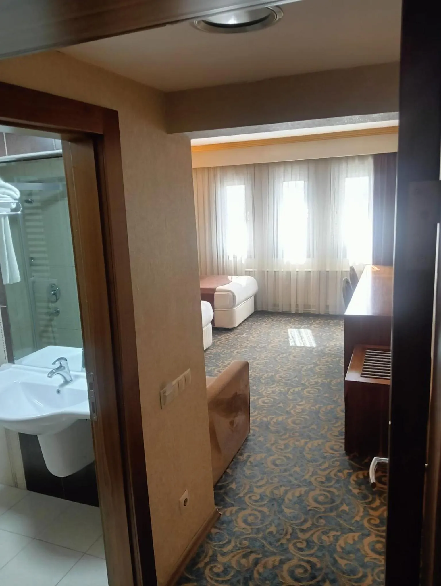 Bed in SARR TAC MAHAL HOTEl