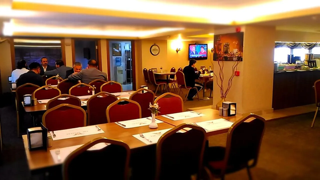 SARR TAC MAHAL HOTEl