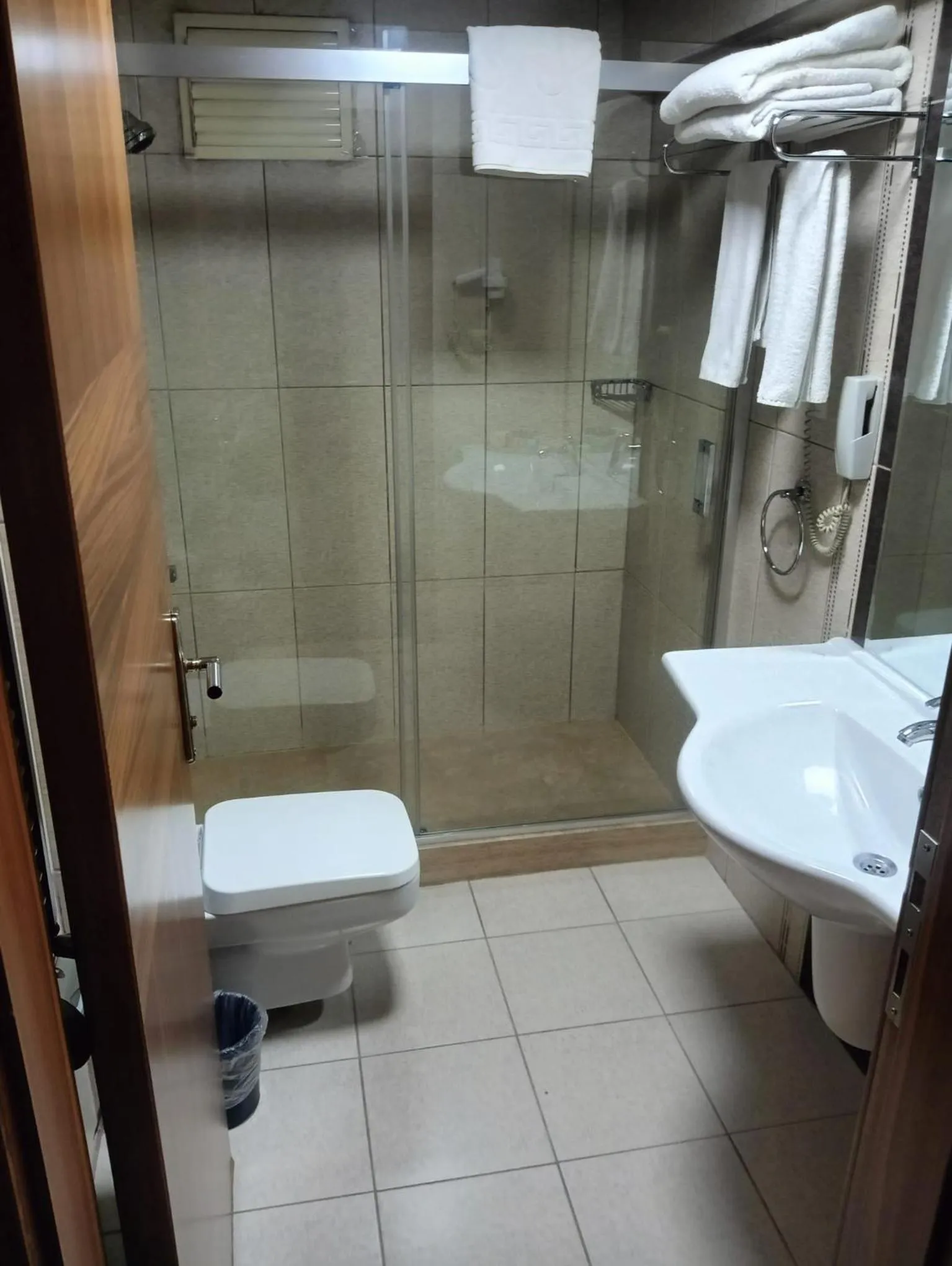 Bathroom in SARR TAC MAHAL HOTEl