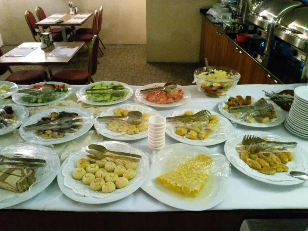 Breakfast in SARR TAC MAHAL HOTEl