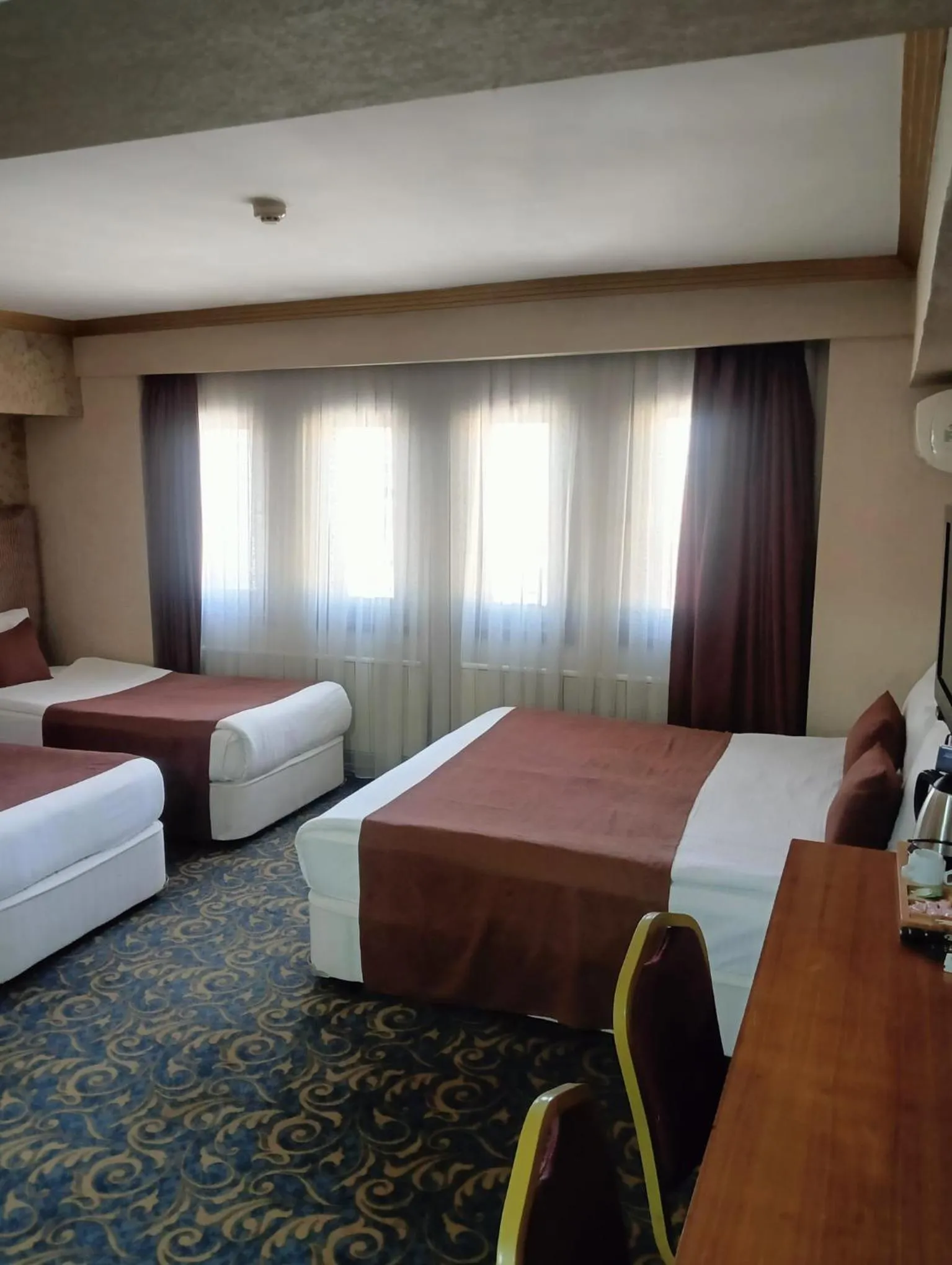 Bed in SARR TAC MAHAL HOTEl