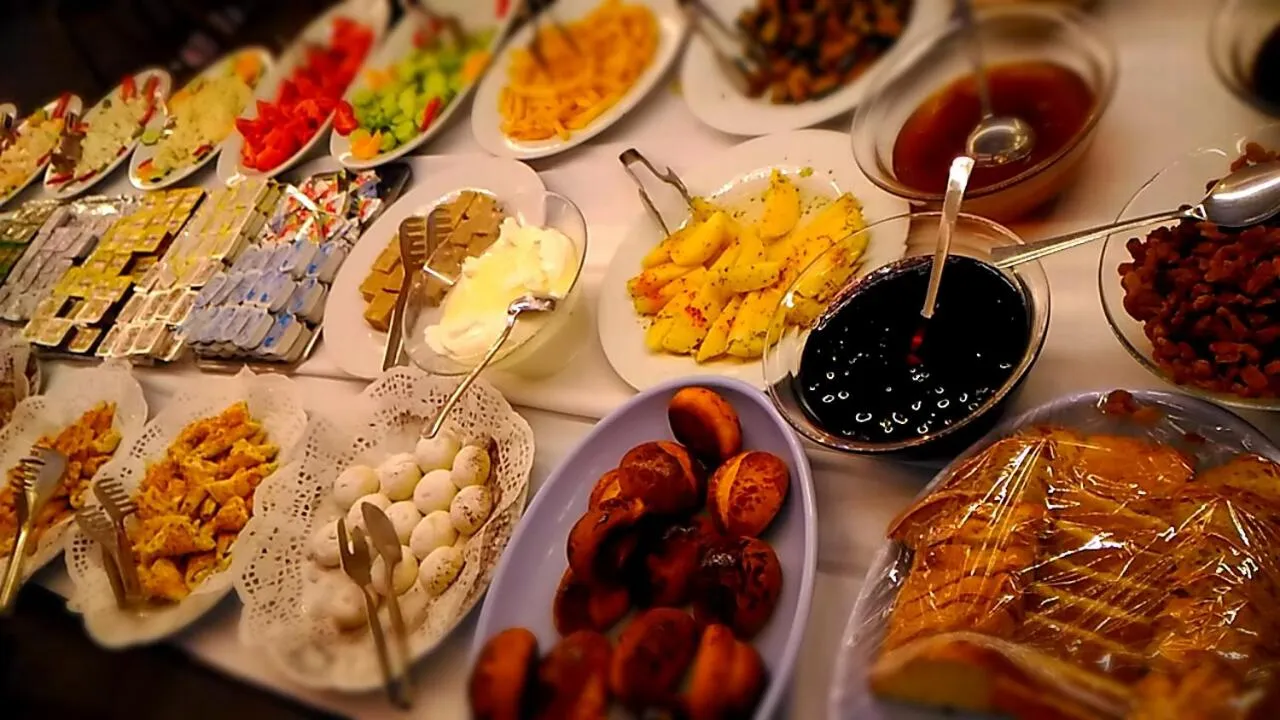 Buffet breakfast in SARR TAC MAHAL HOTEl