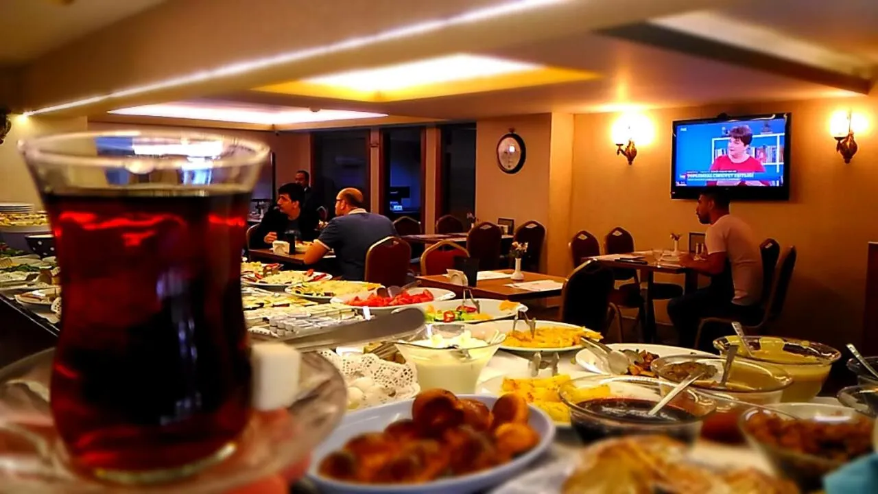 SARR TAC MAHAL HOTEl