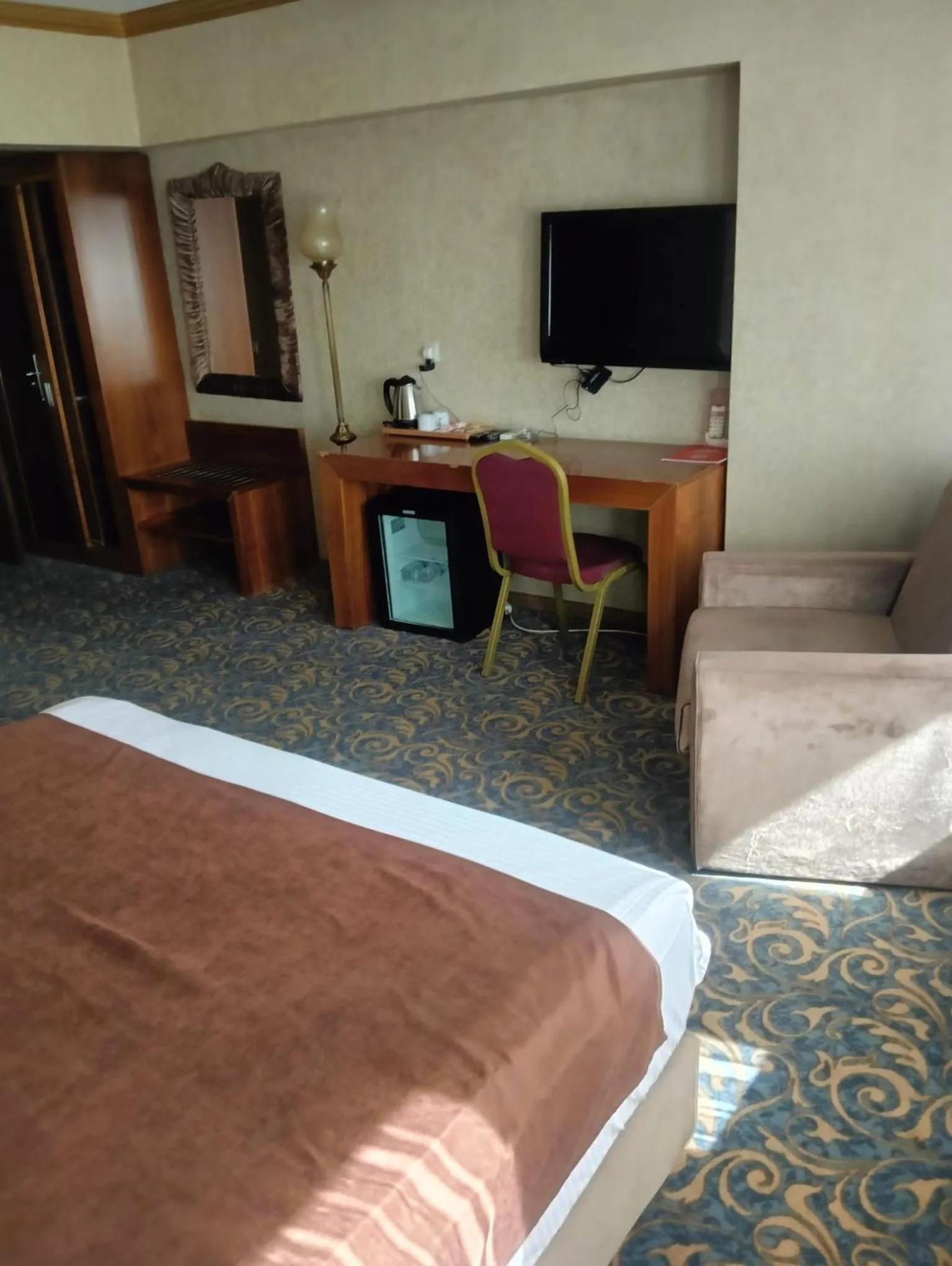 Bed in SARR TAC MAHAL HOTEl