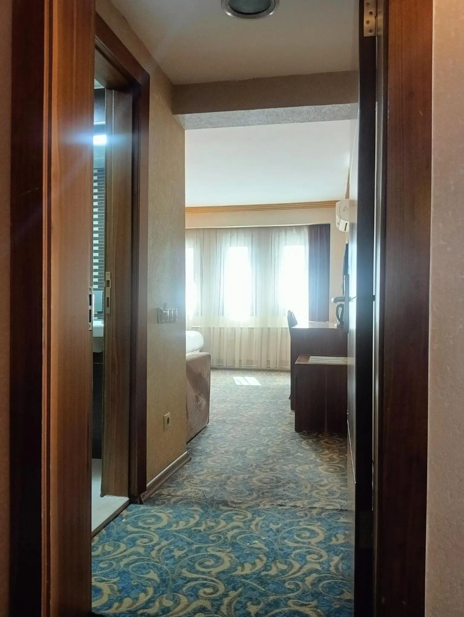 SARR TAC MAHAL HOTEl