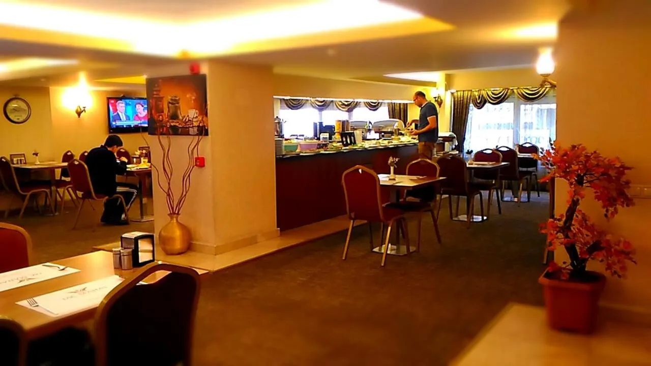 SARR TAC MAHAL HOTEl