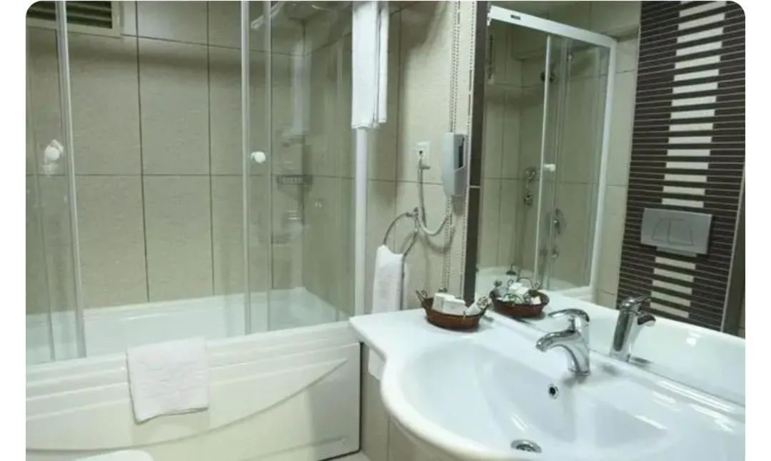 SARR TAC MAHAL HOTEl