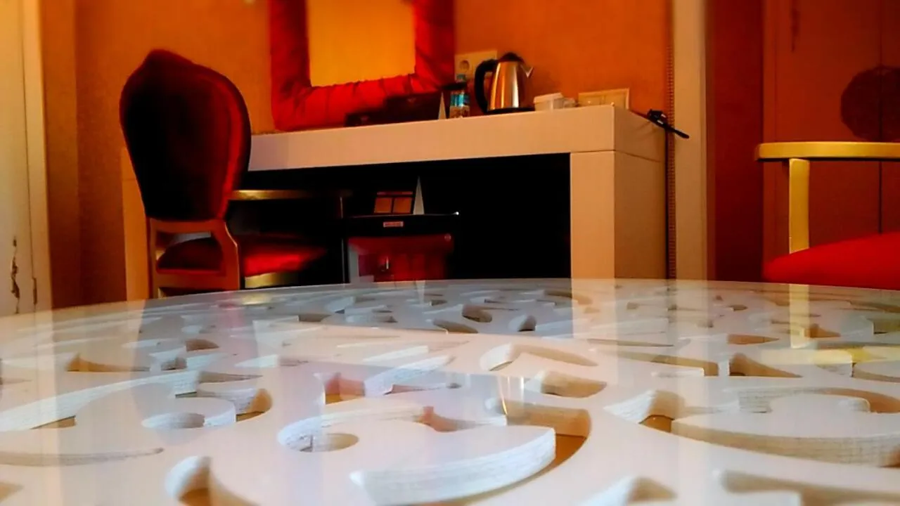 SARR TAC MAHAL HOTEl