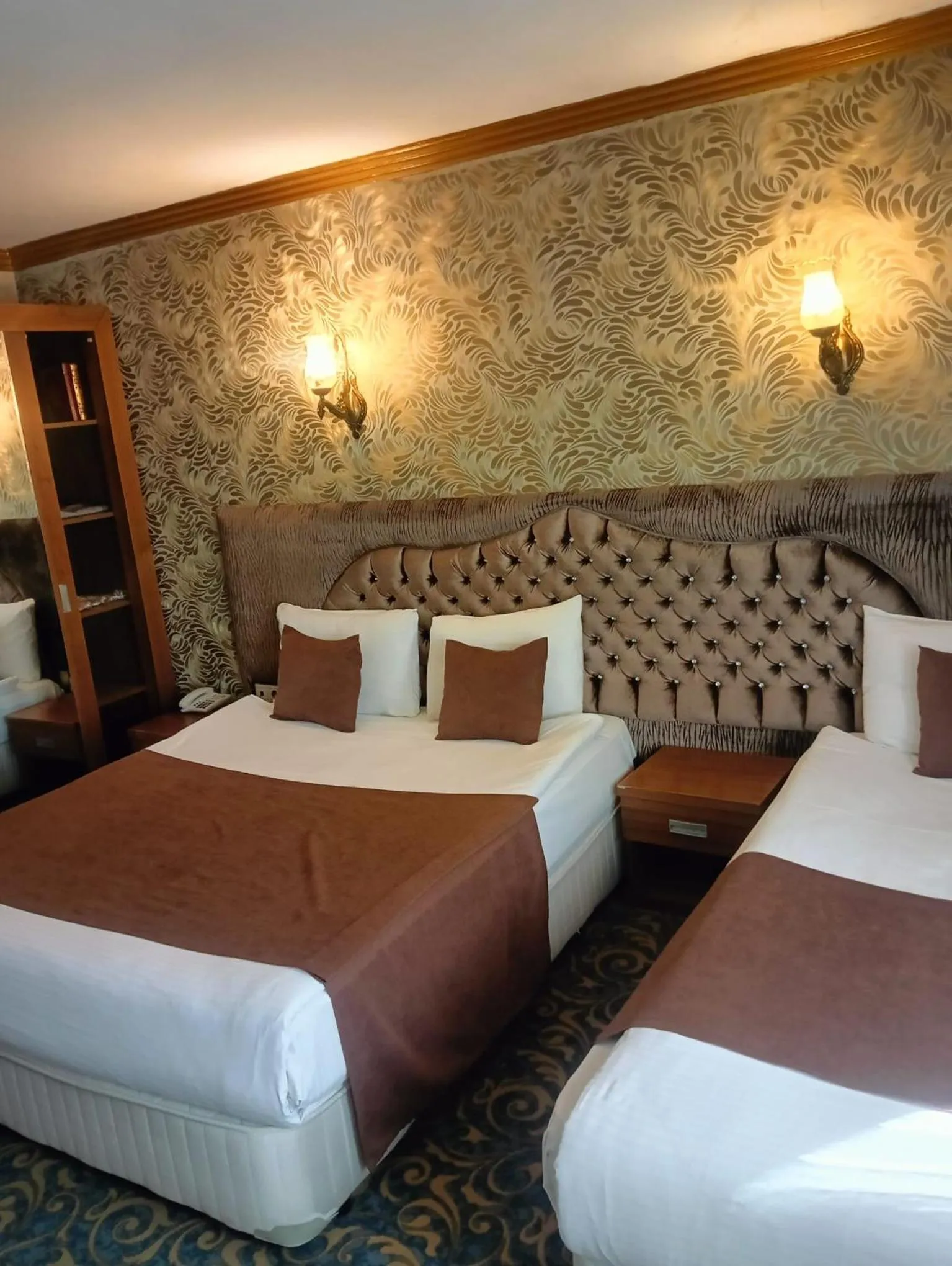 Bed in SARR TAC MAHAL HOTEl