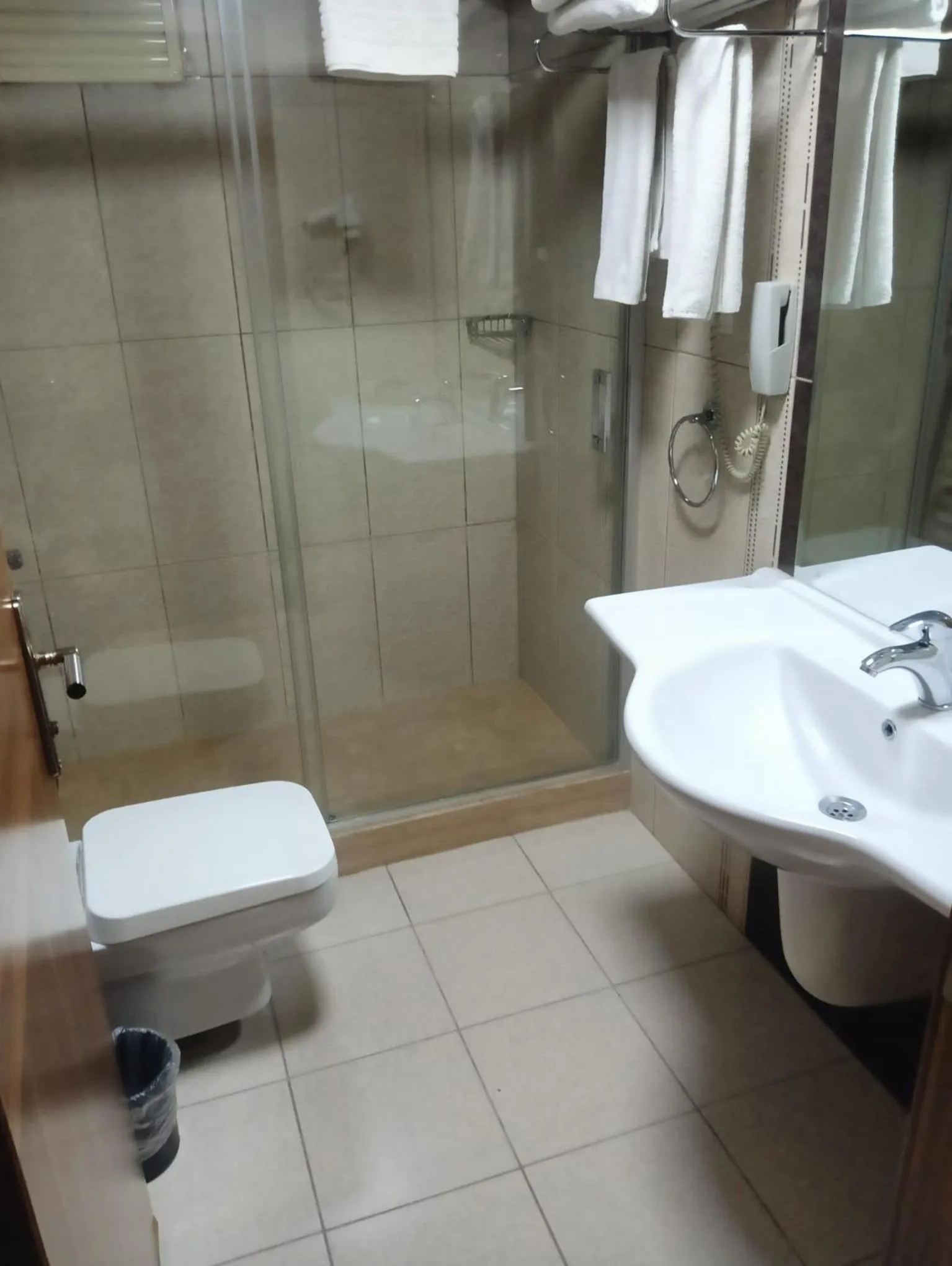 SARR TAC MAHAL HOTEl