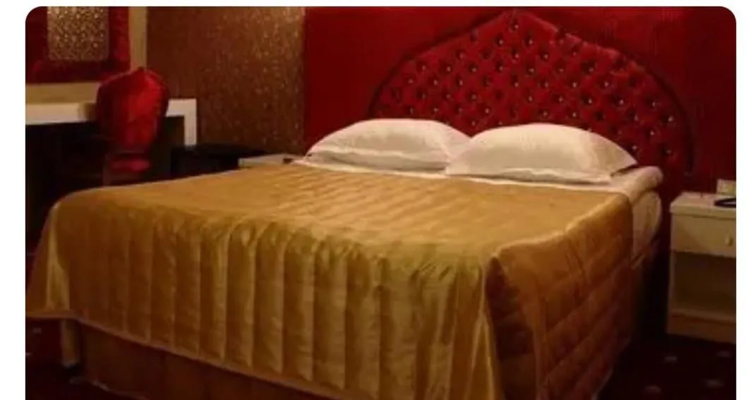 Bed in SARR TAC MAHAL HOTEl