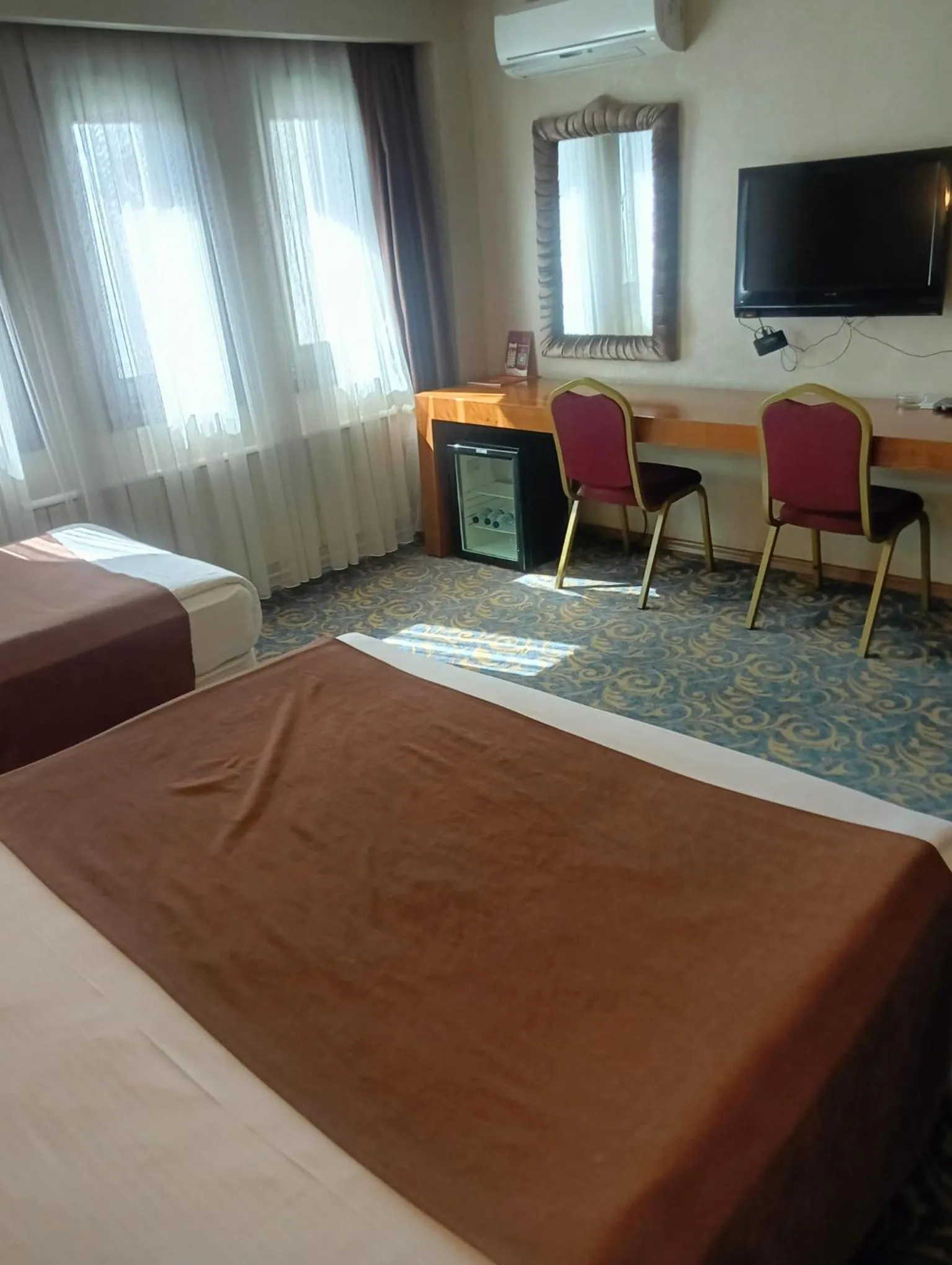 Bed in SARR TAC MAHAL HOTEl