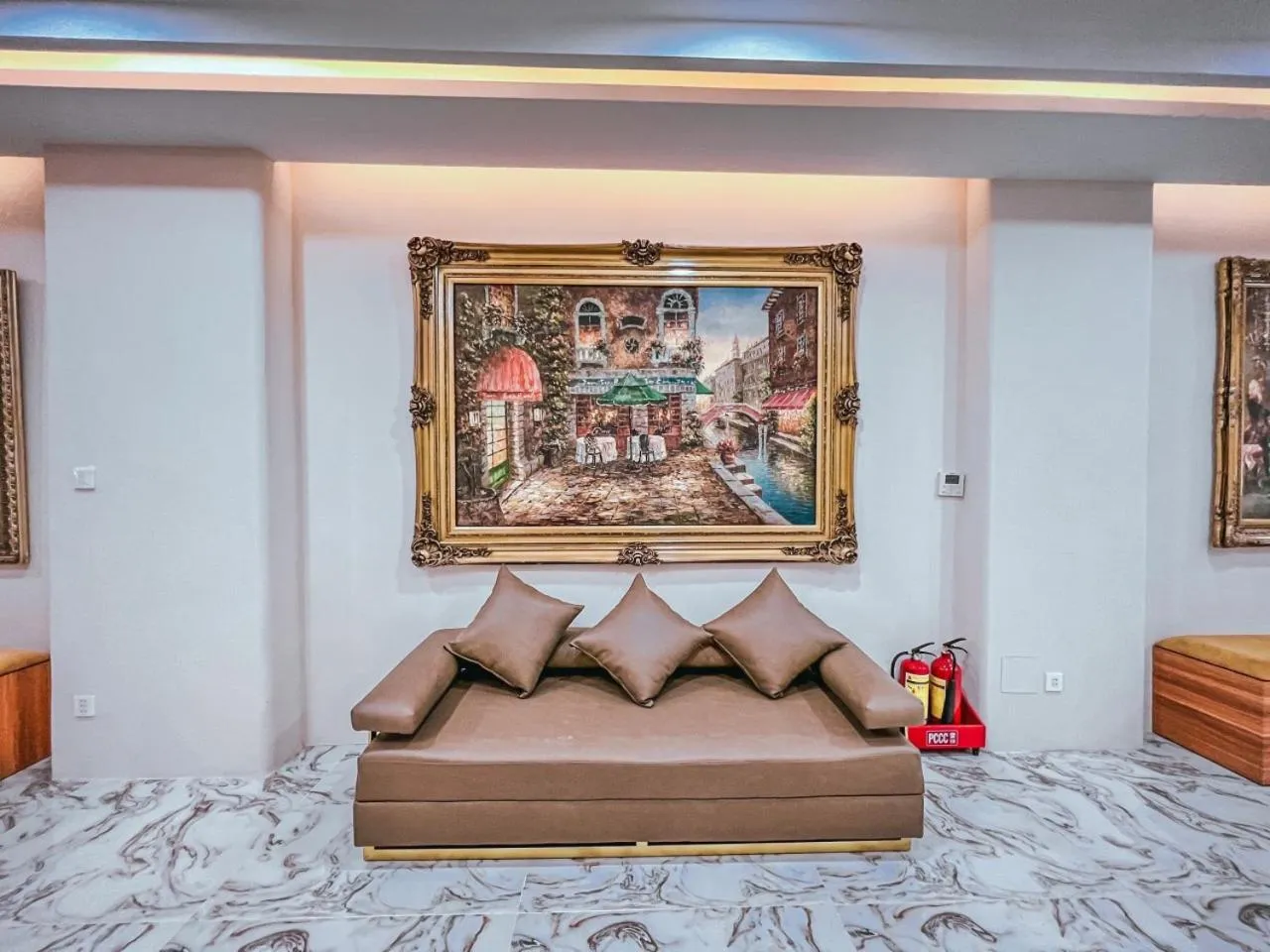 Seating area in Song Anh 1 Hotel