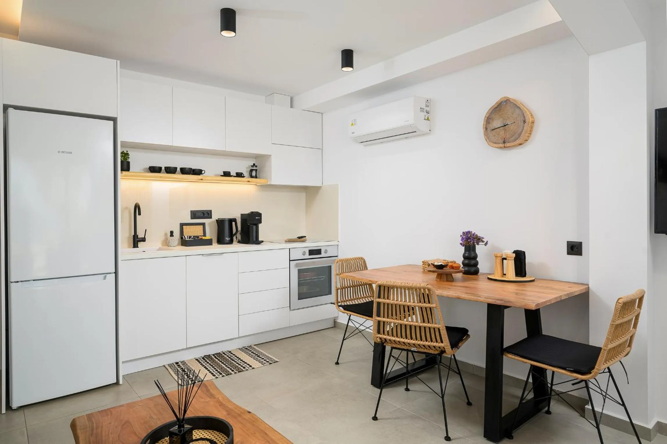 Coffee/tea facilities in Milatos Seaside Suites