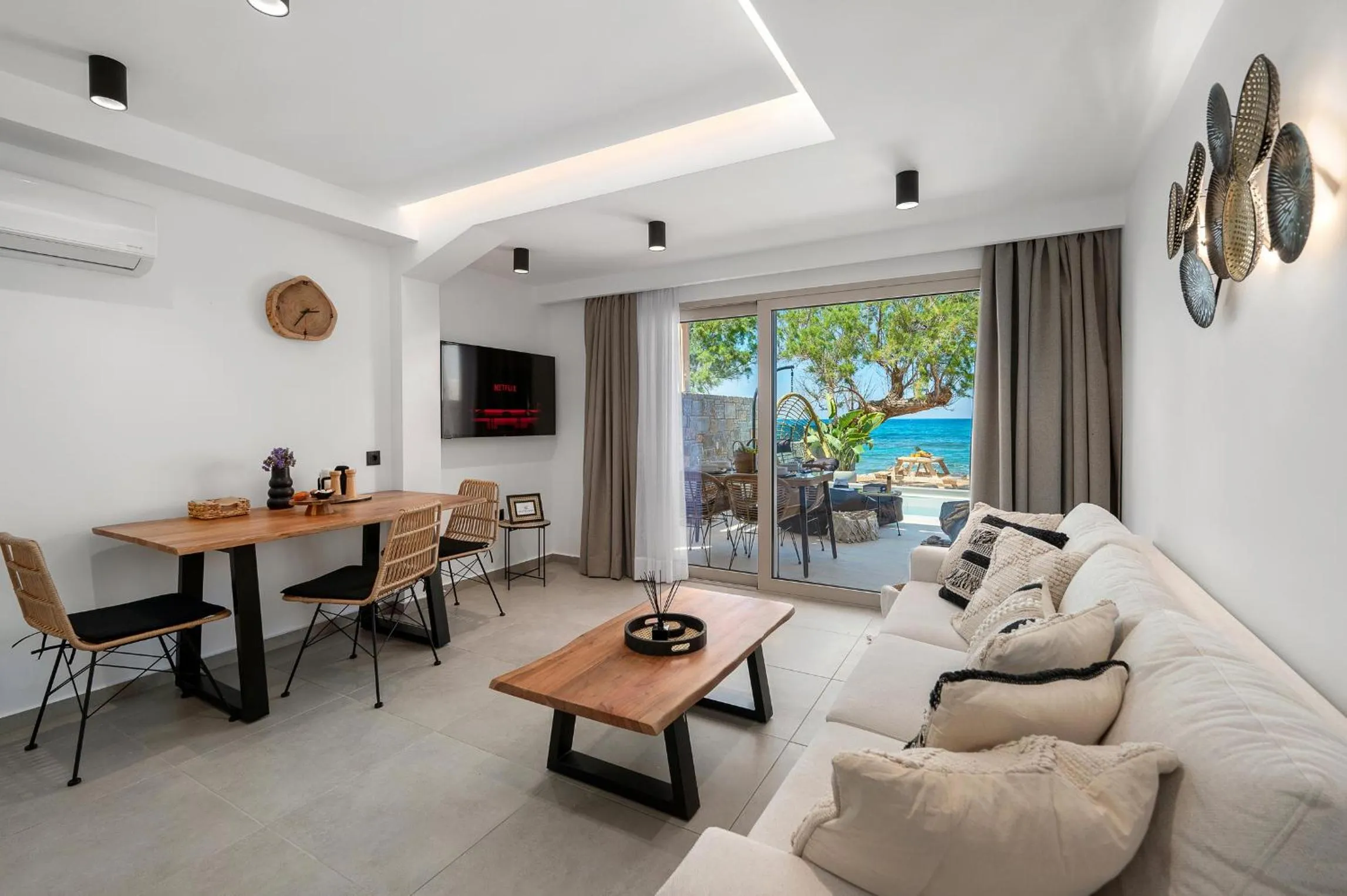 TV and multimedia in Milatos Seaside Suites