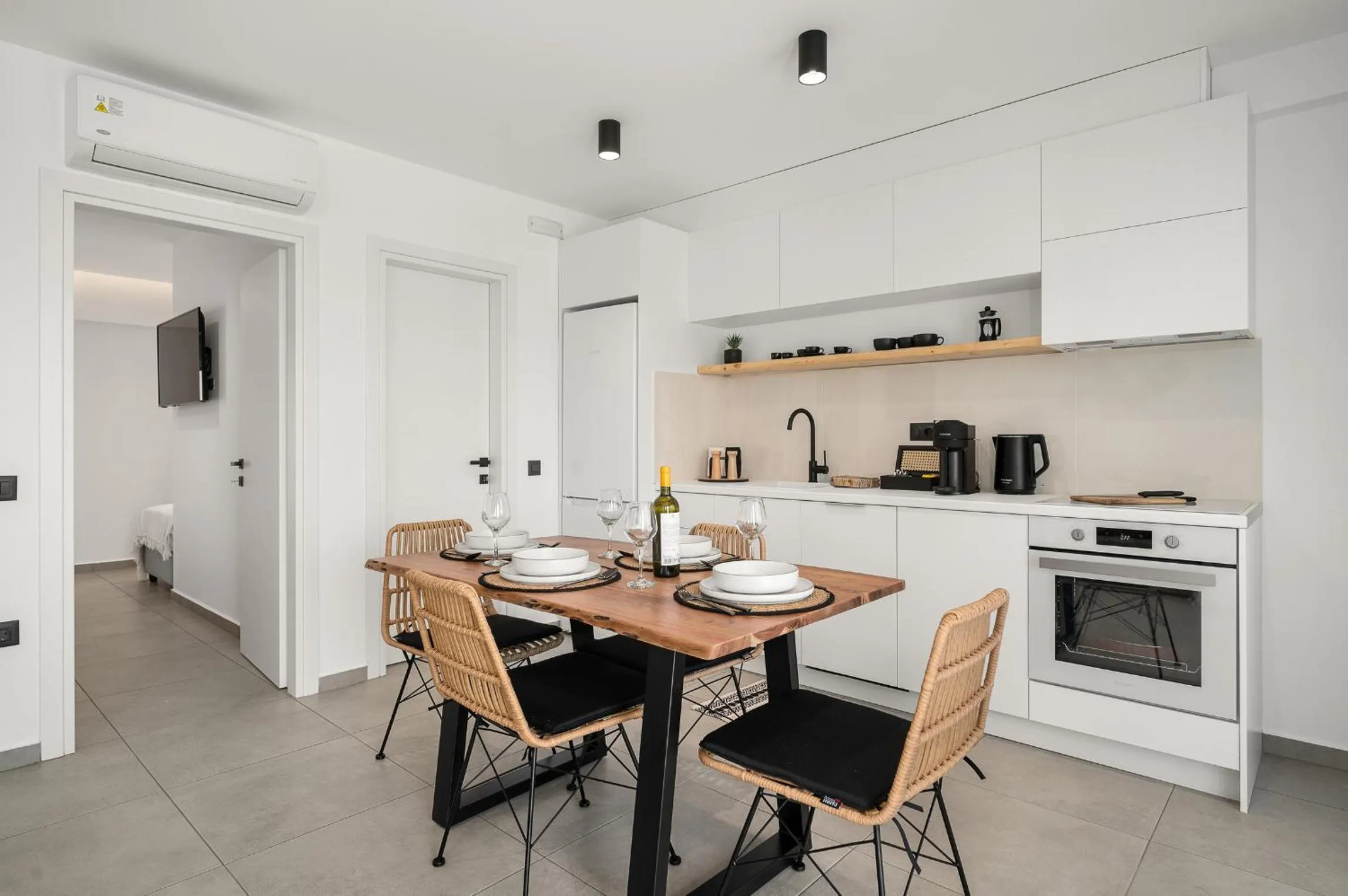 Coffee/tea facilities in Milatos Seaside Suites