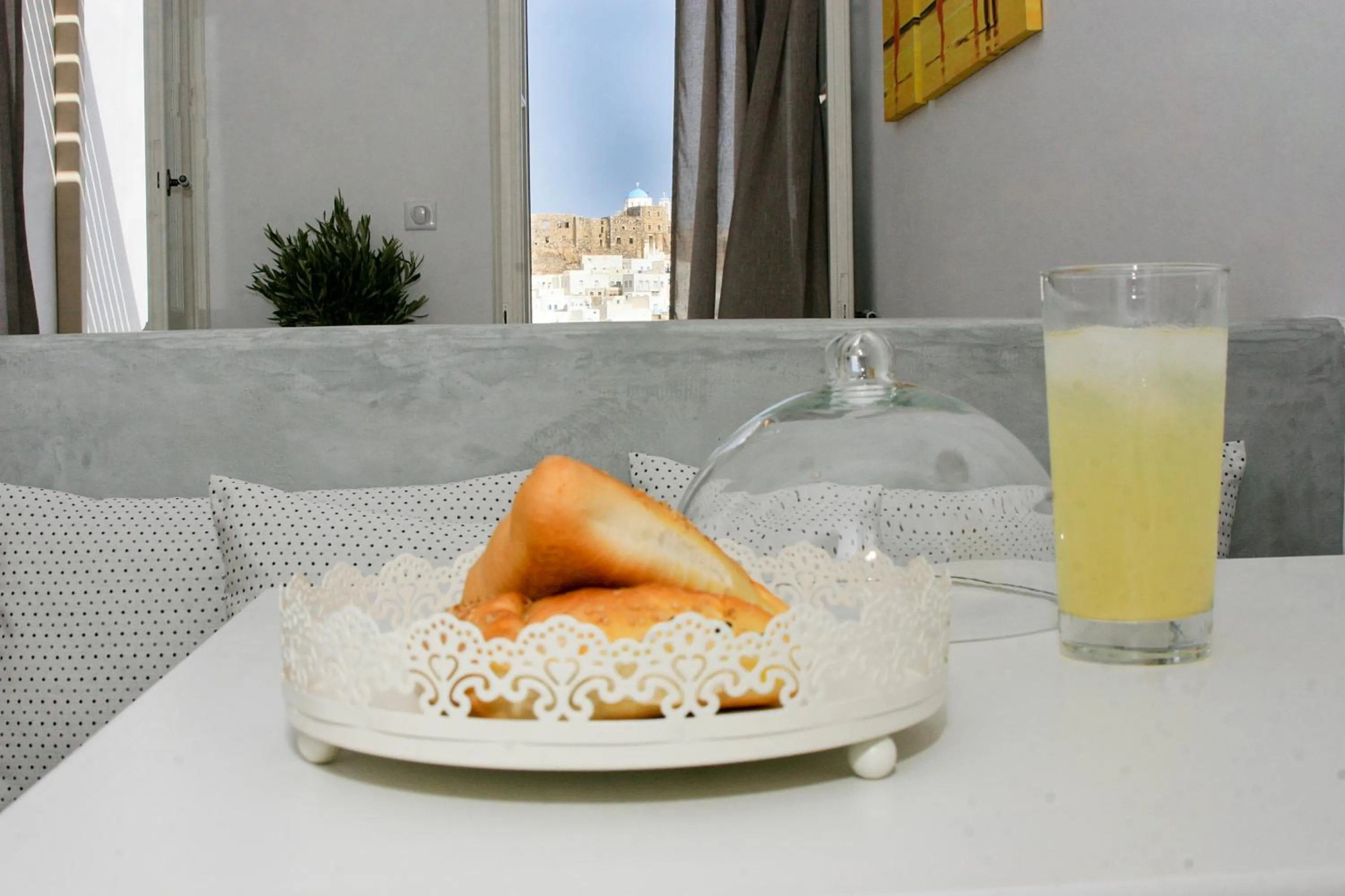 Food and drinks in Anatoli Luxury Studios & Suites