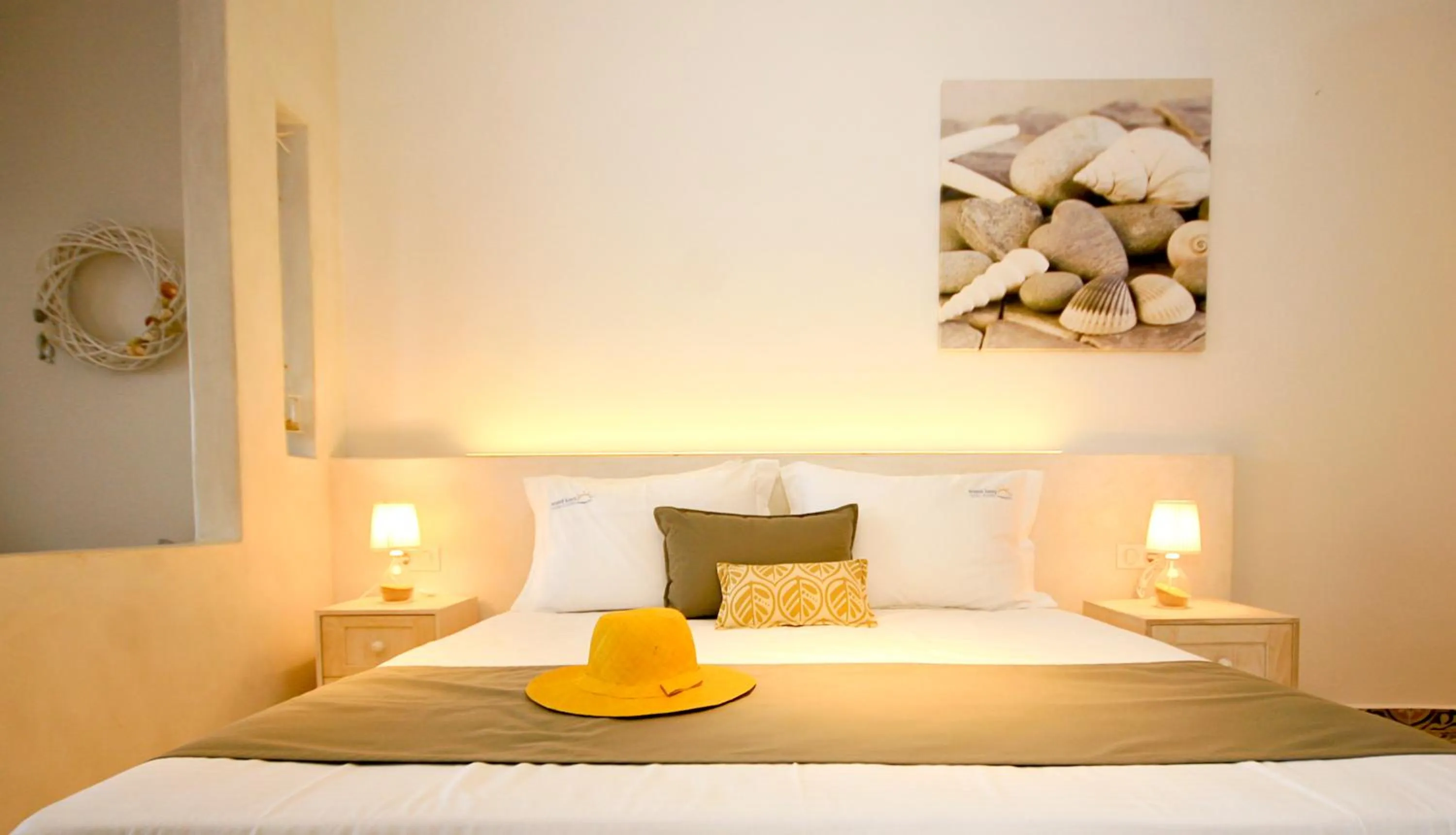 Bed in Anatoli Luxury Studios & Suites