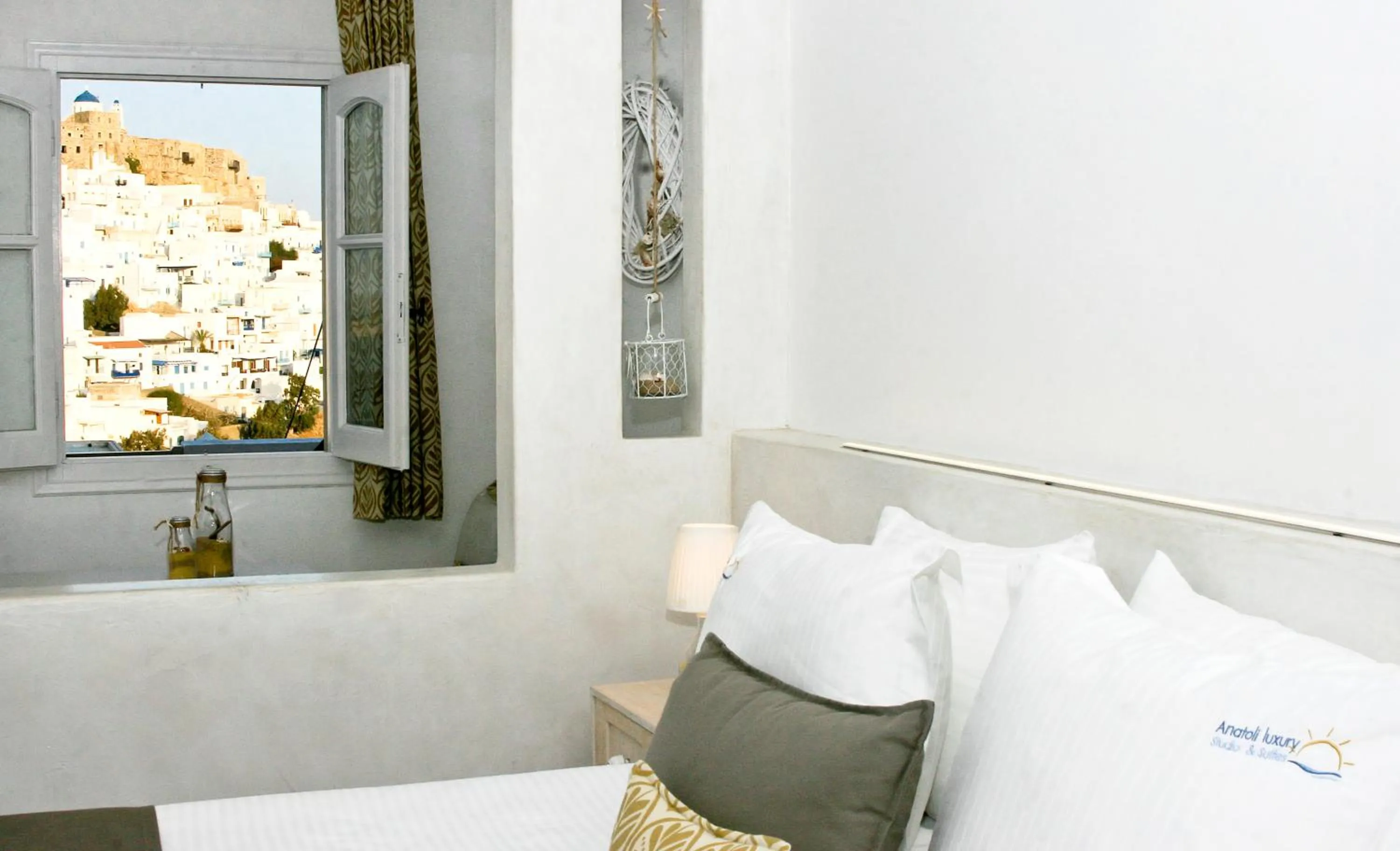 Bed in Anatoli Luxury Studios & Suites
