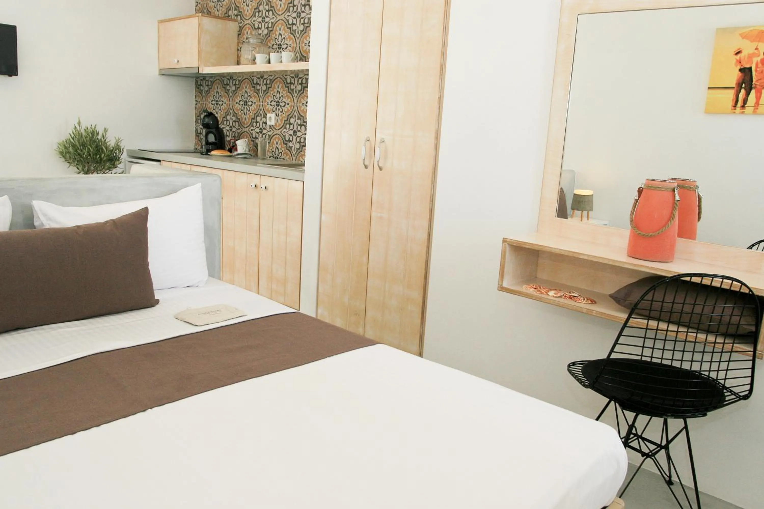 Decorative detail, Bed in Anatoli Luxury Studios & Suites