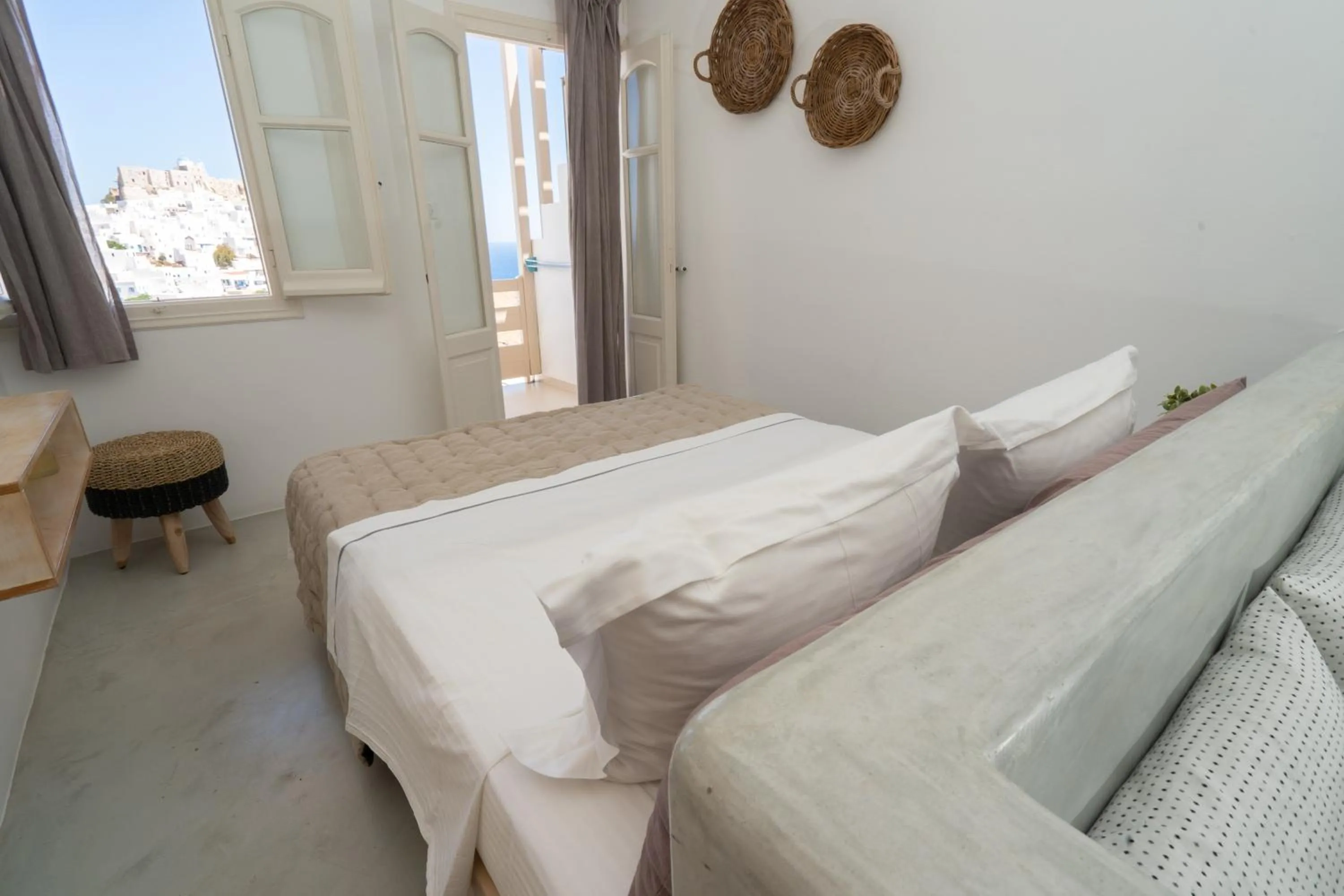 Bed in Anatoli Luxury Studios & Suites