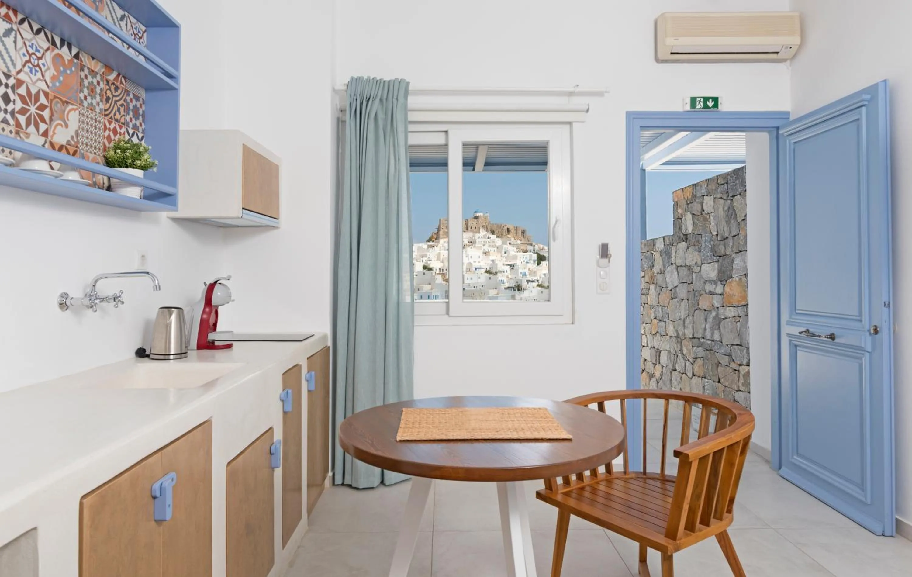 Coffee/tea facilities in Anatoli Luxury Studios & Suites