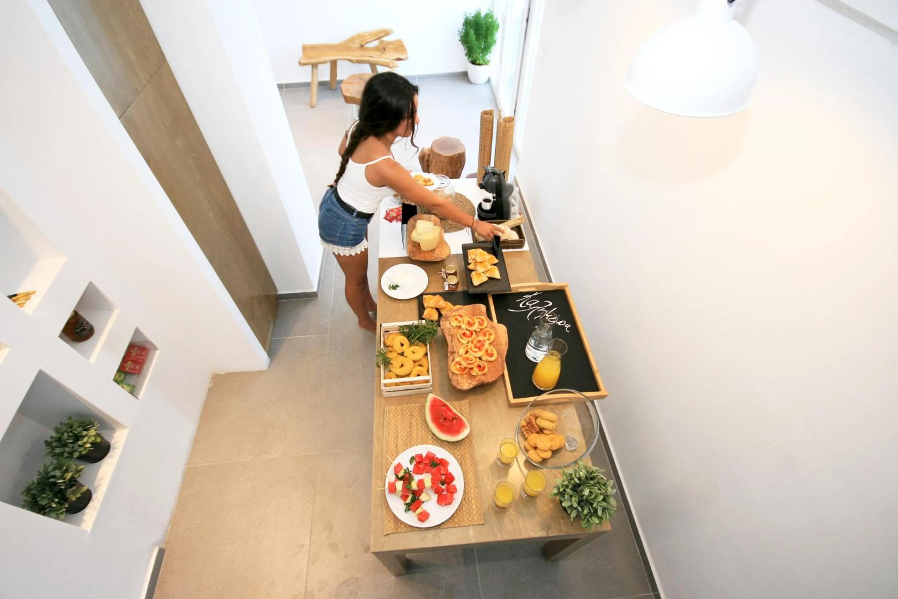 Restaurant/places to eat in Anatoli Luxury Studios & Suites