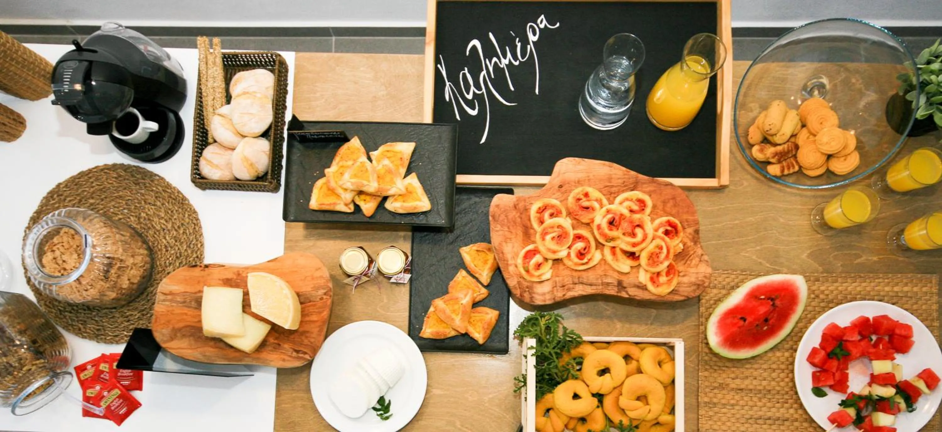 Food and drinks in Anatoli Luxury Studios & Suites