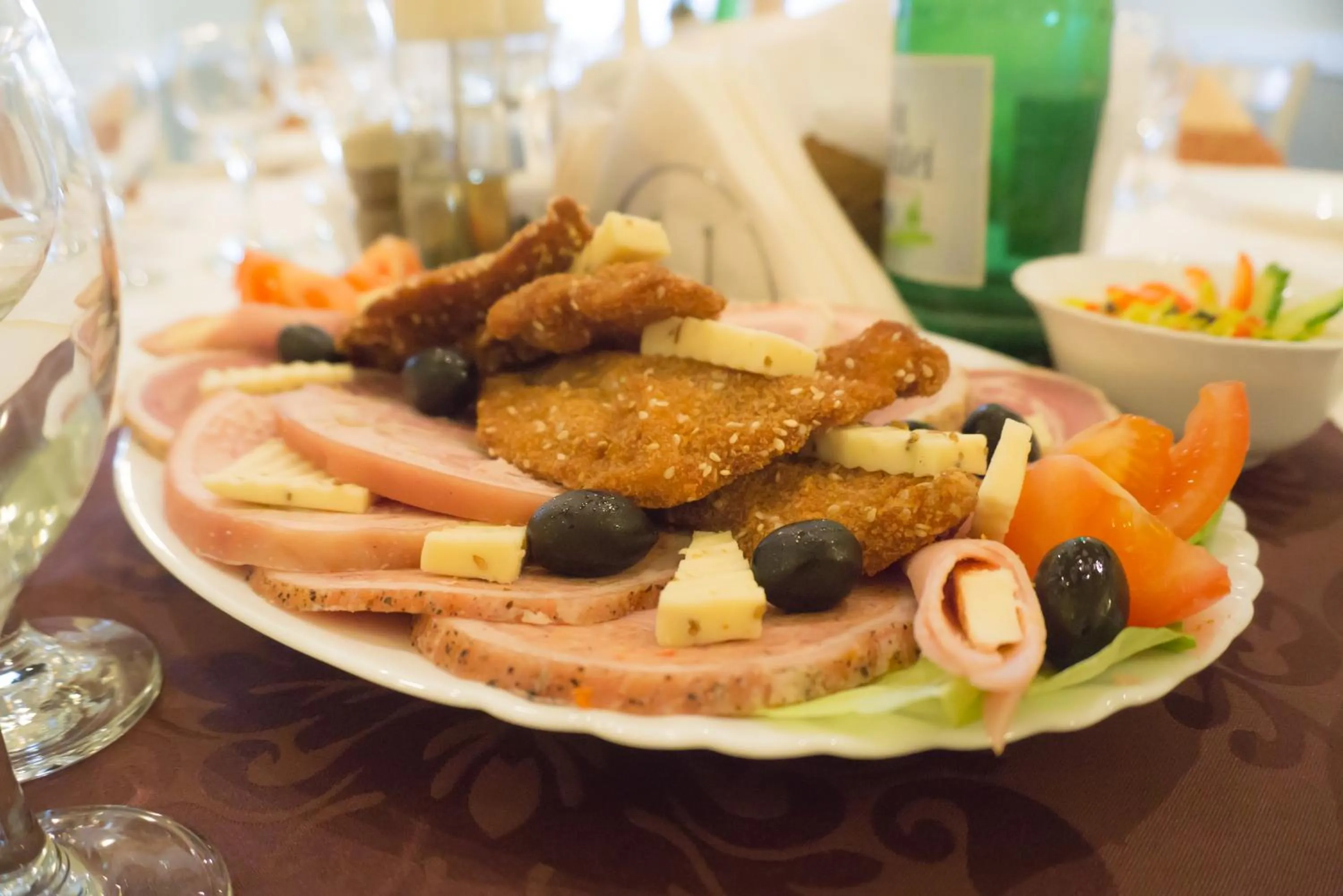 Restaurant/places to eat in Hotel Merkur